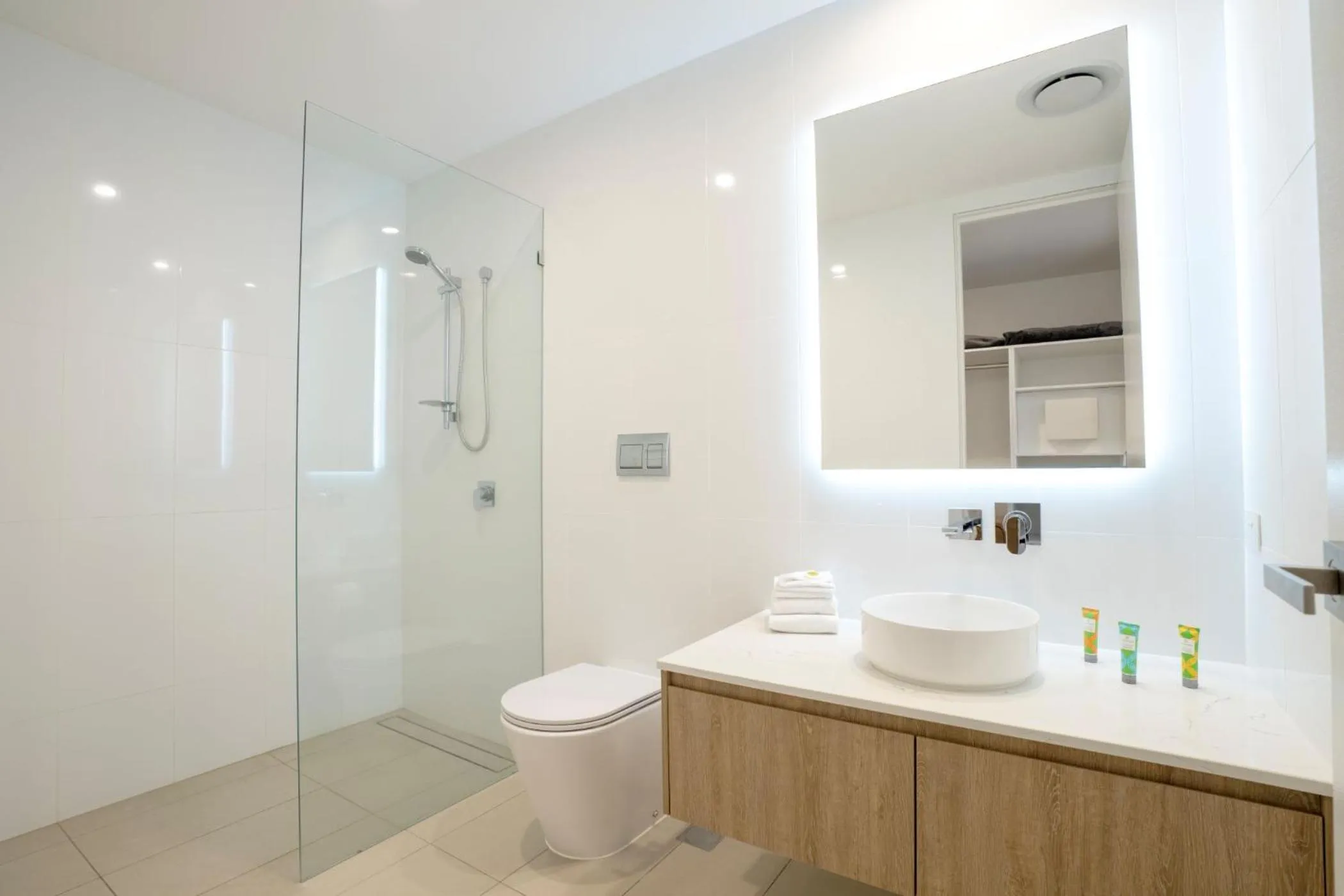 Shower in Iconic Kirra Beach Resort