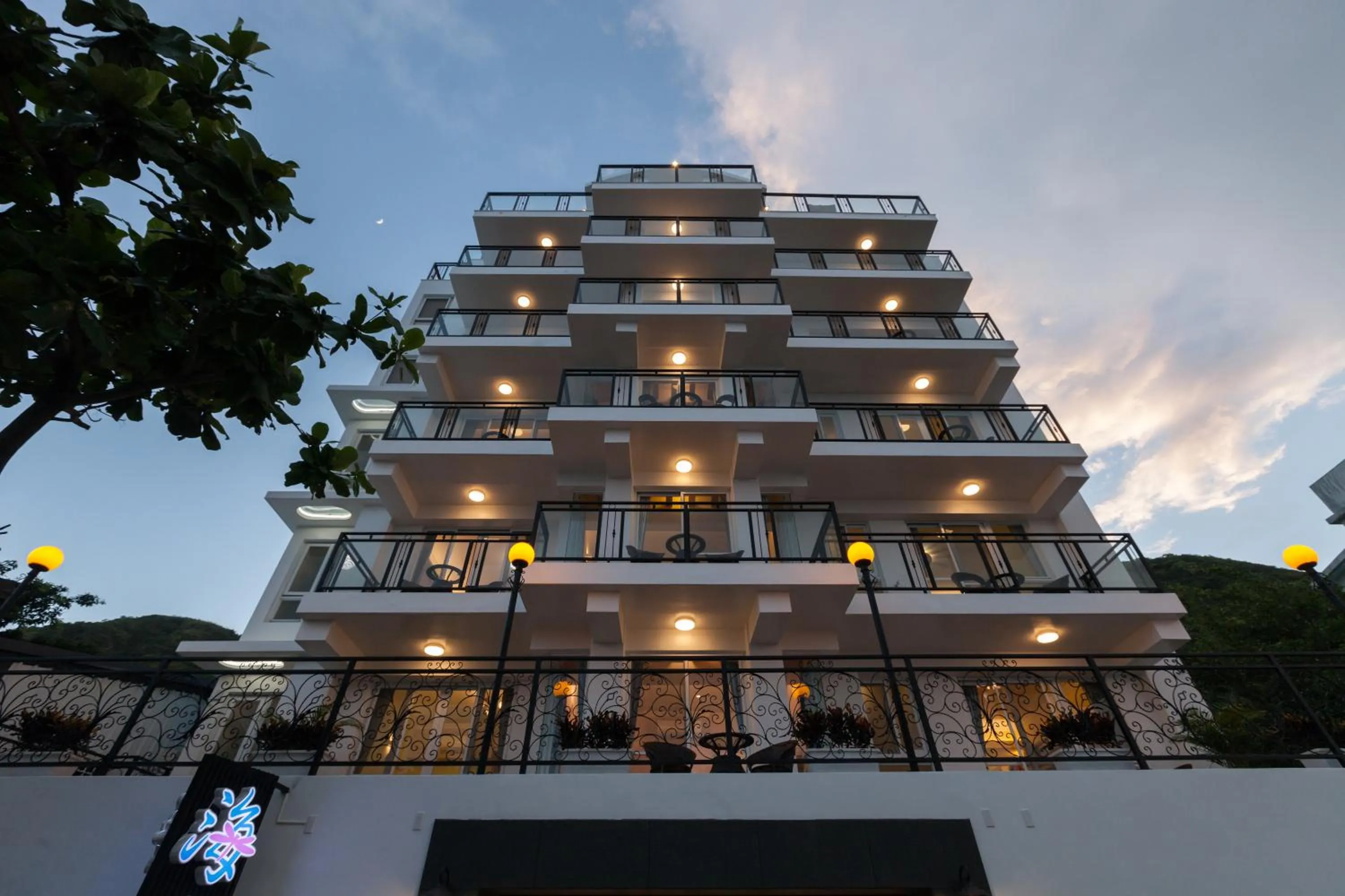 Property building in Sea Dragonfly