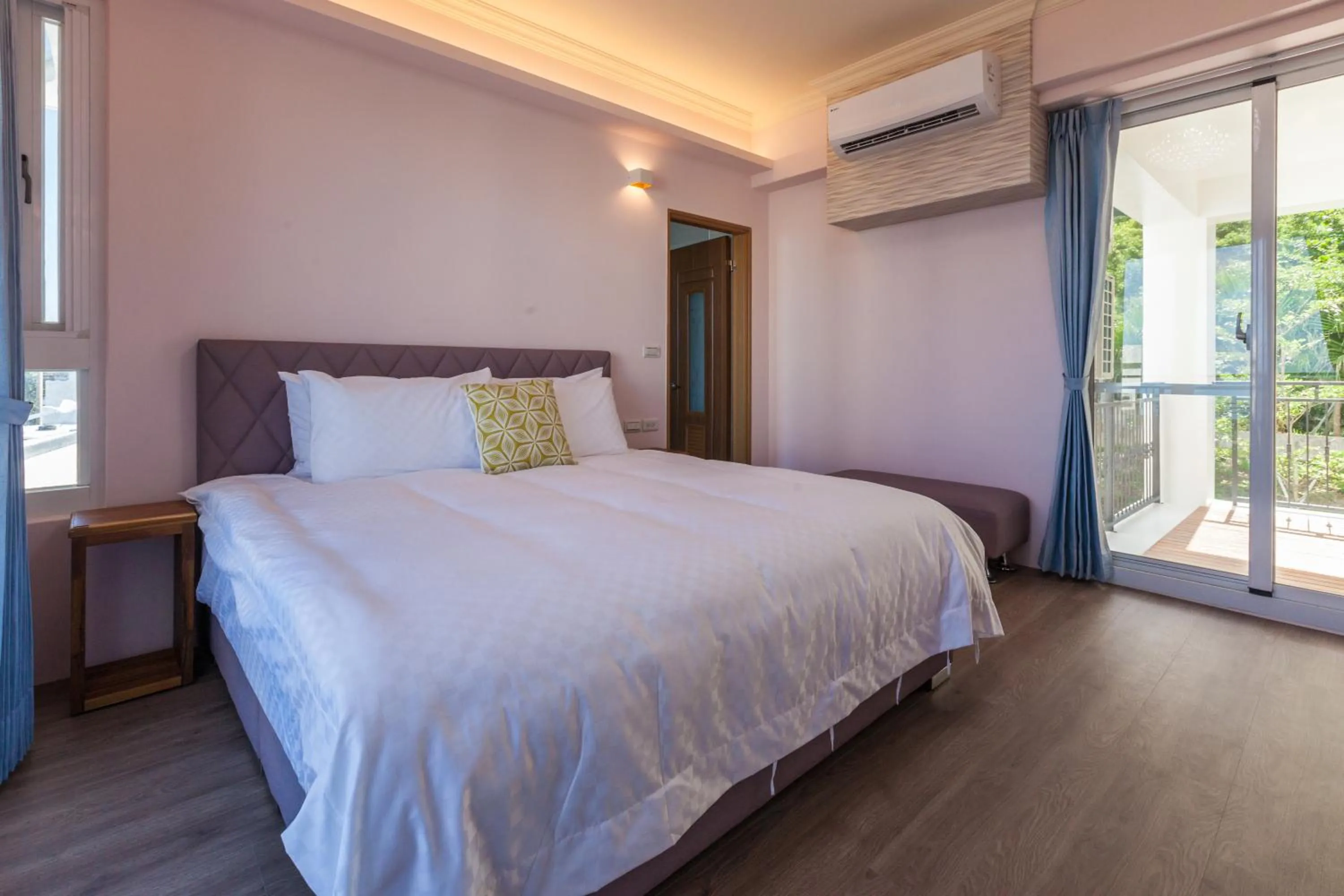 Bed in Sea Dragonfly