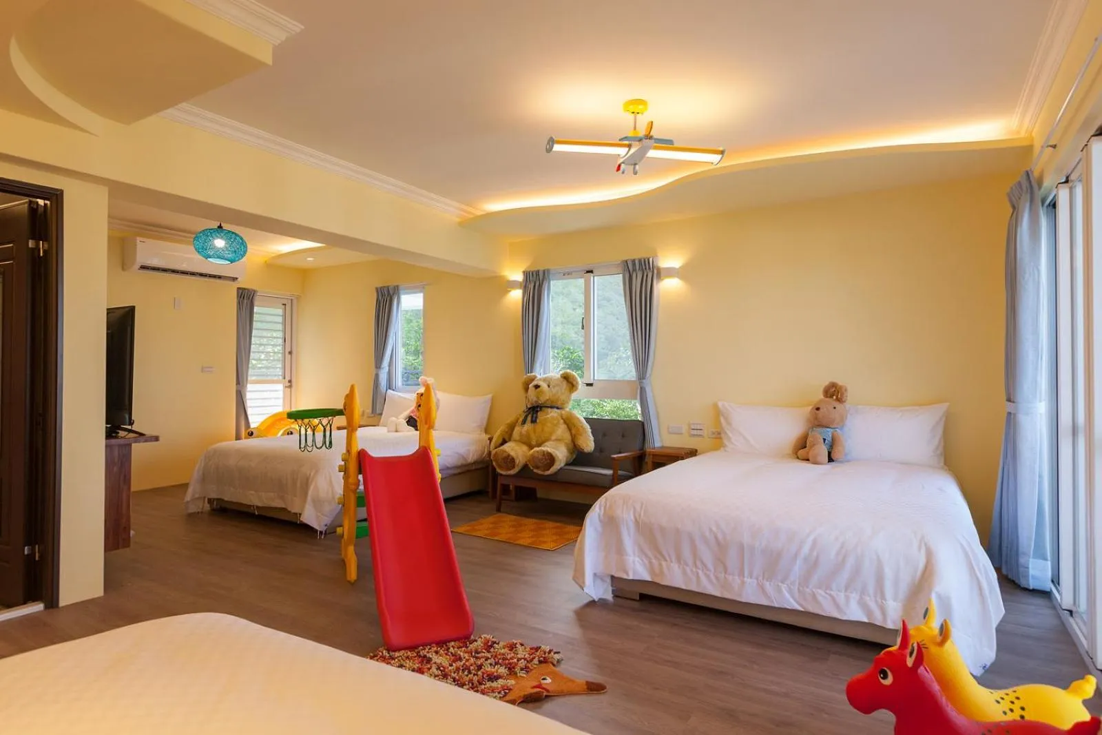 Bed in Sea Dragonfly