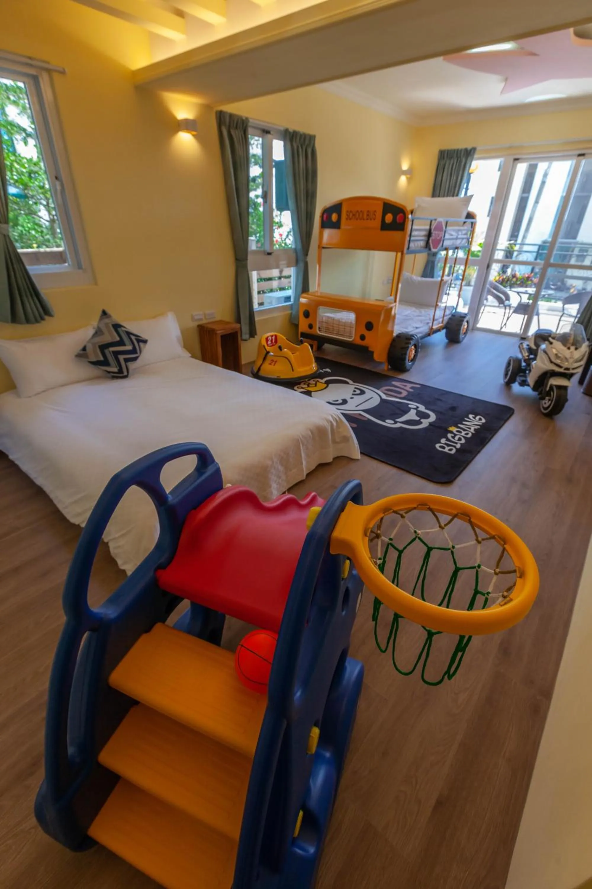 Bed in Sea Dragonfly