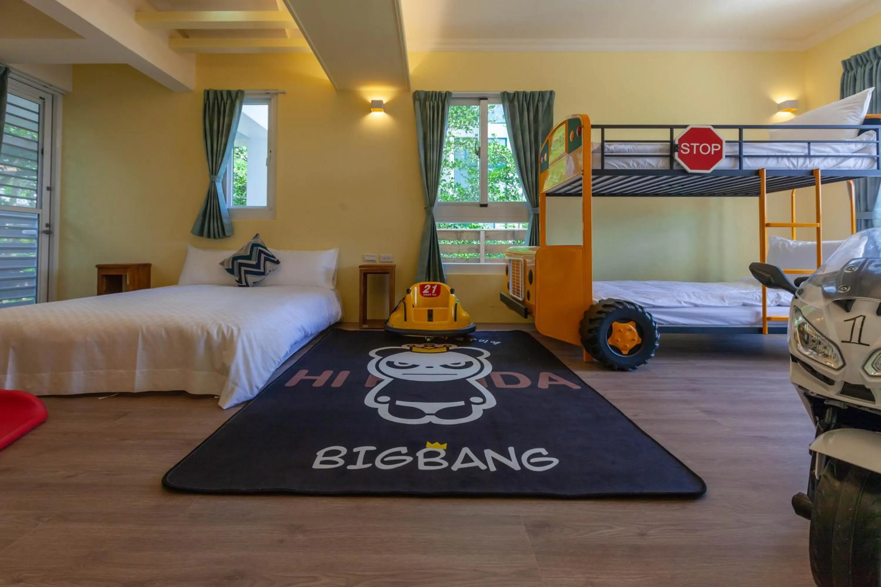 Bed in Sea Dragonfly