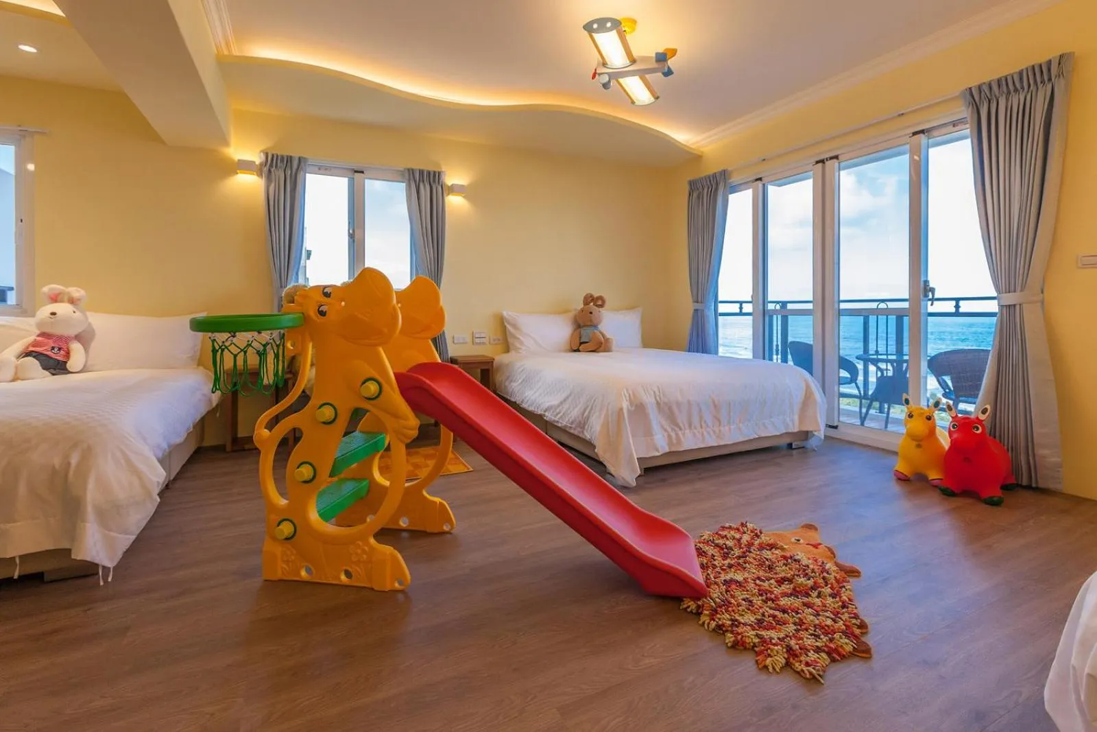 Bed in Sea Dragonfly