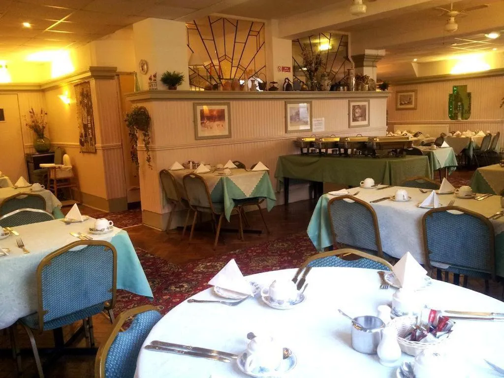 Dining area in The New Osterley Hotel