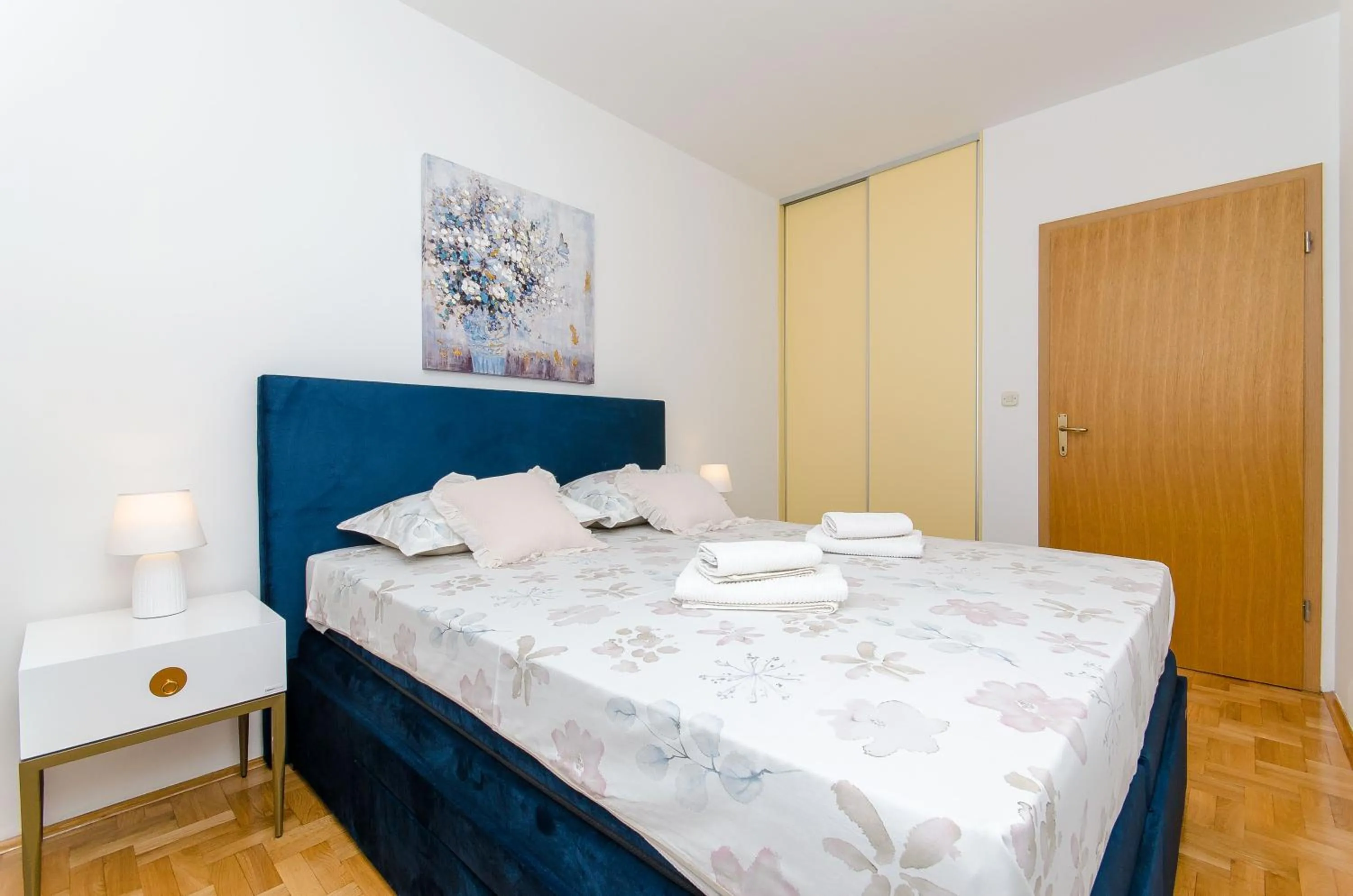 Apartment Smile with secure private garage