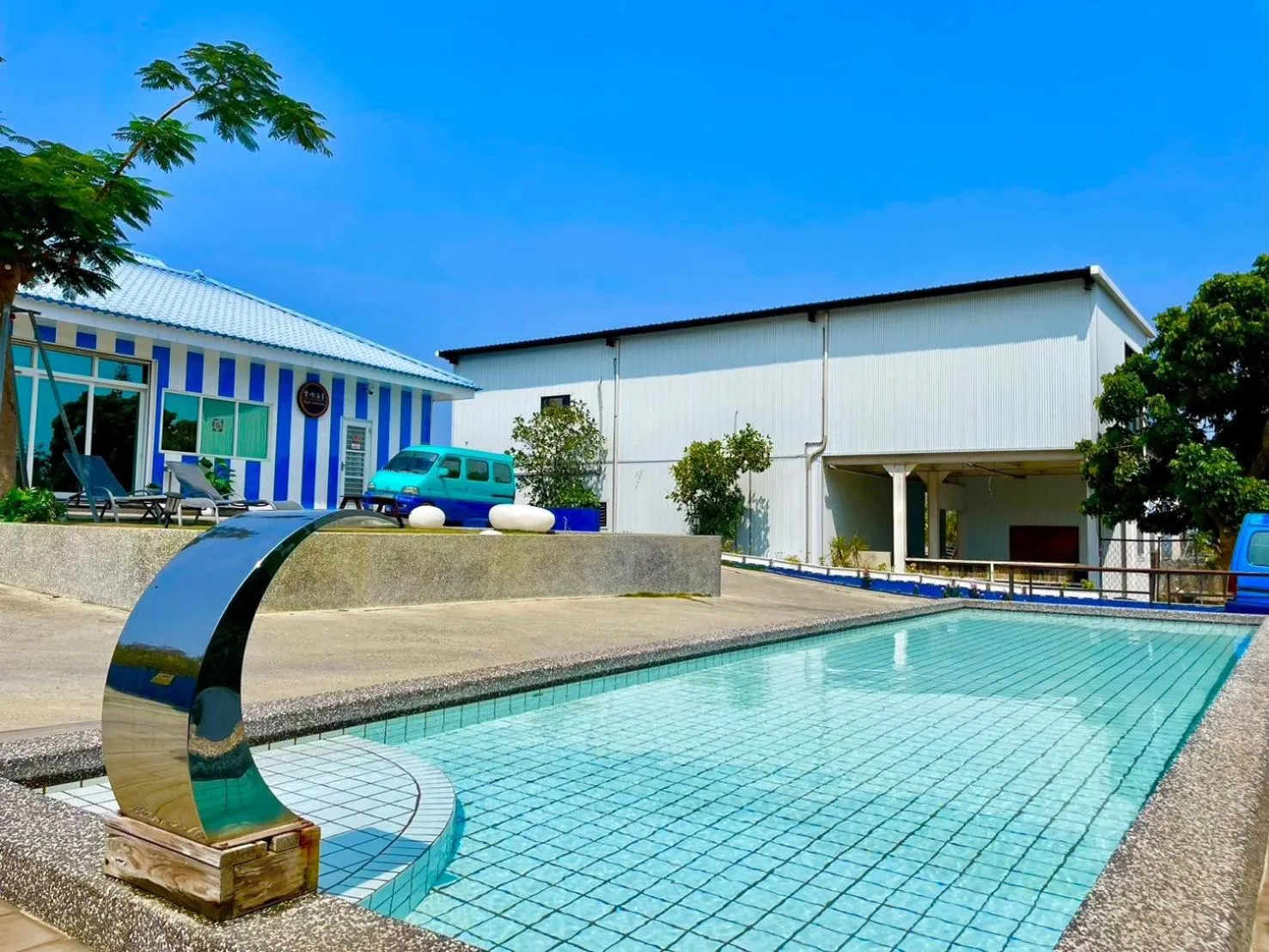 Property building in Loju Seaview Homestay