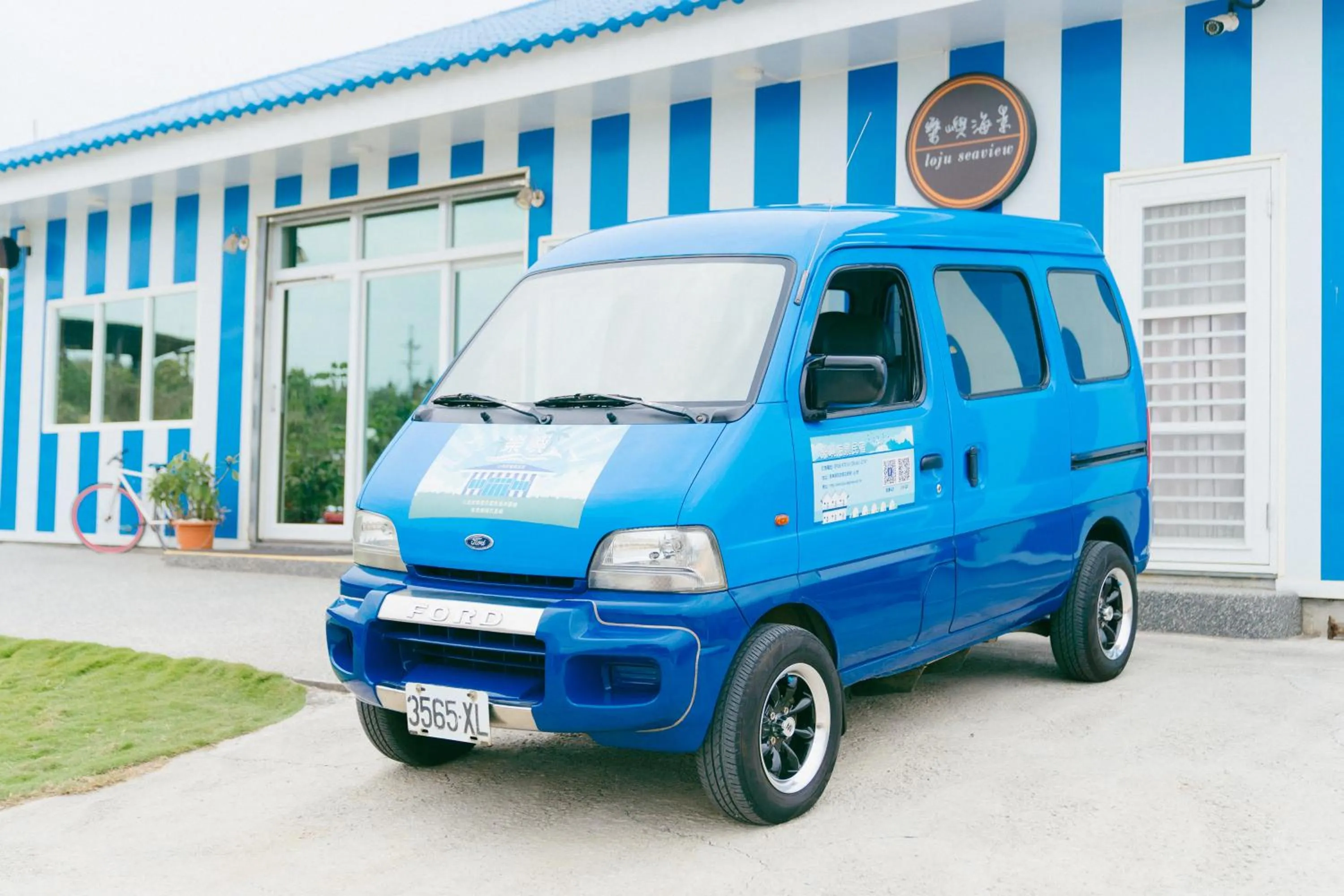 Property building in Loju Seaview Homestay