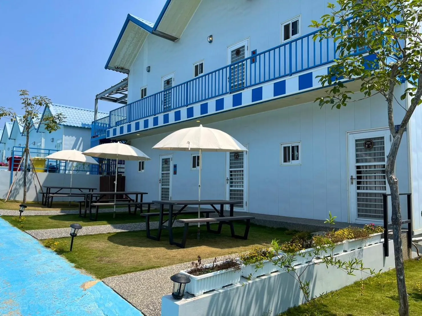 Property building in Loju Seaview Homestay