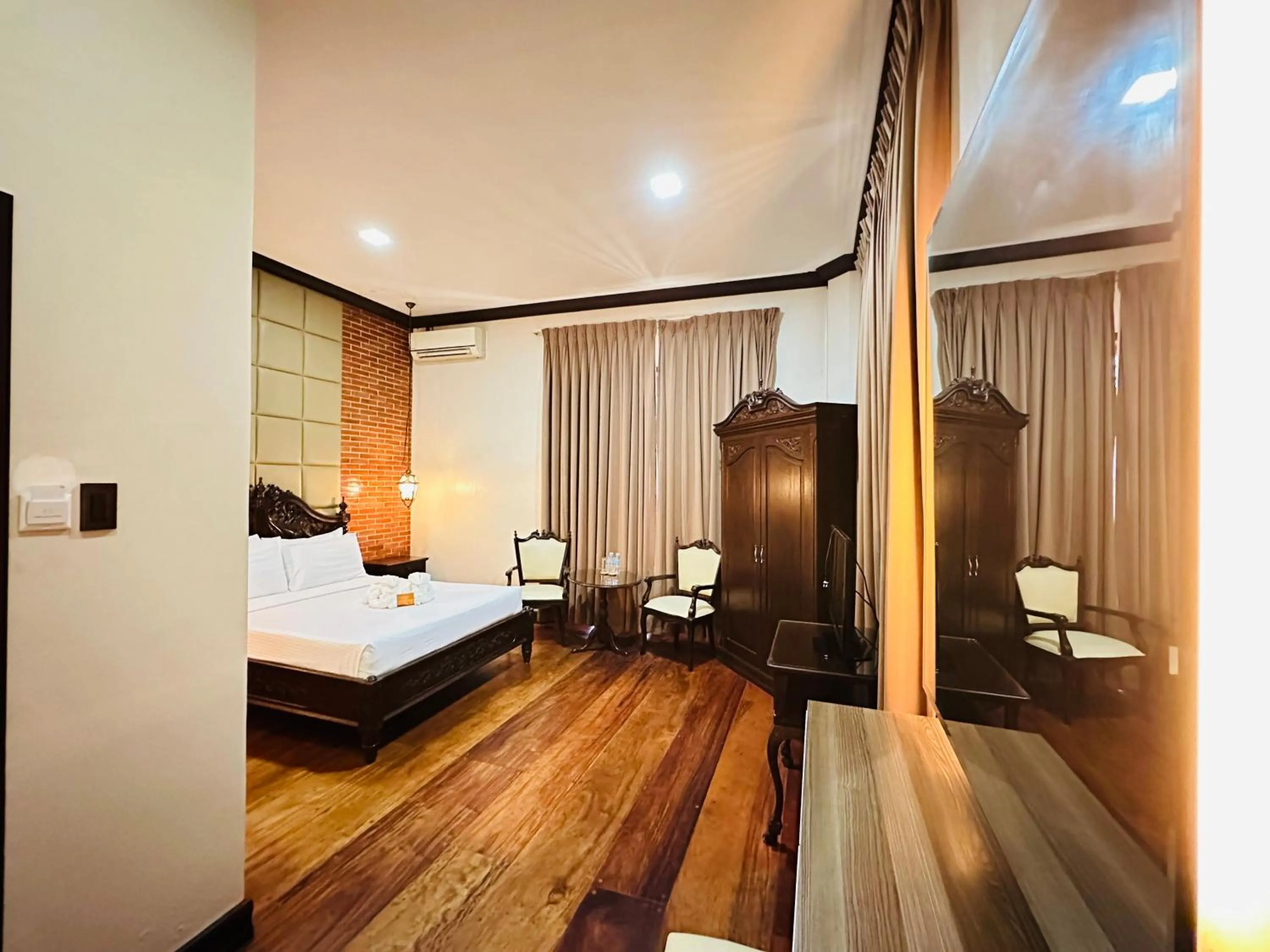 Bed in Vigan Plaza Hotel
