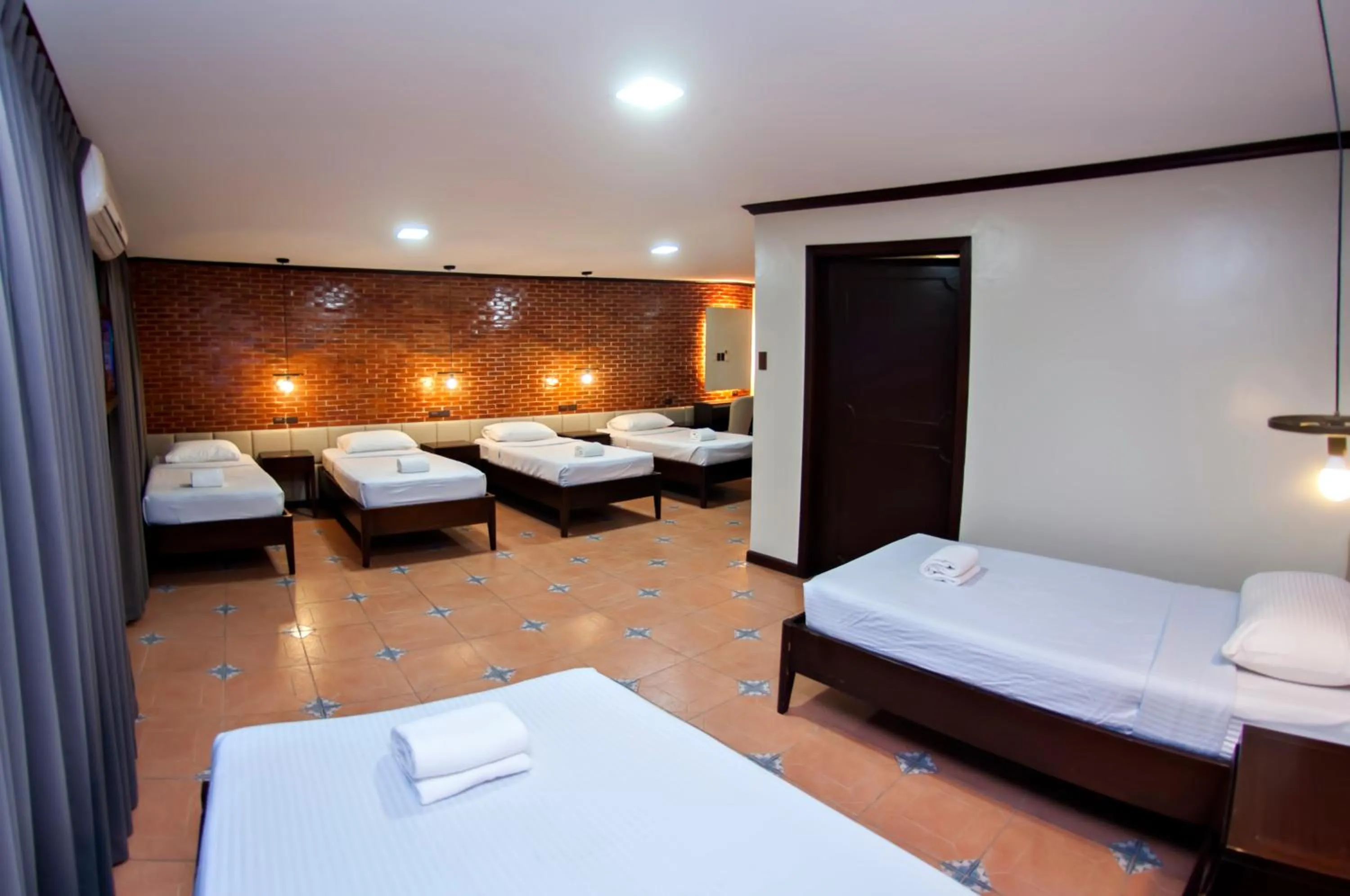 Bed in Vigan Plaza Hotel