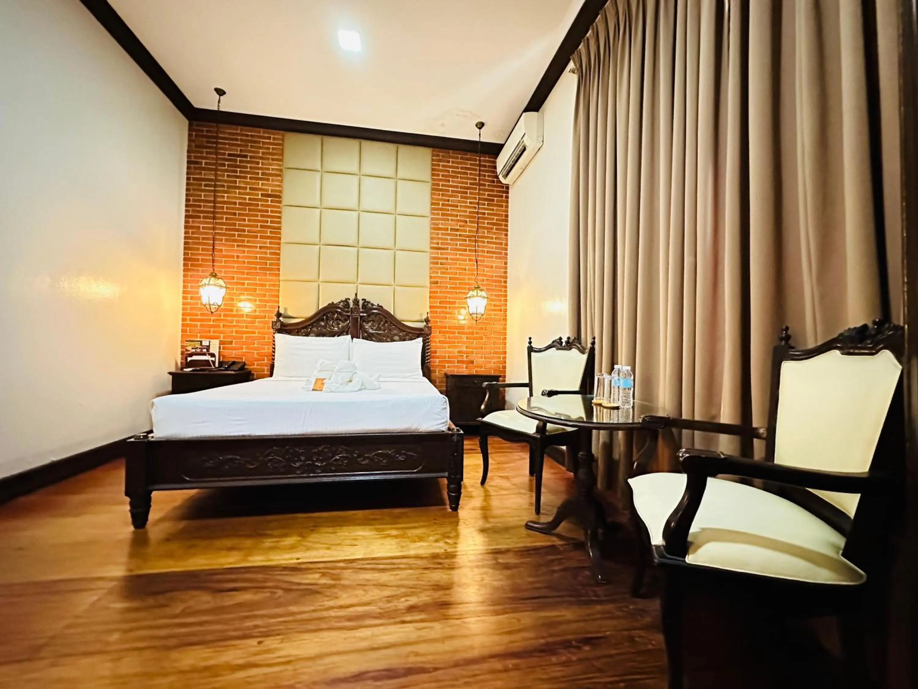 Bed in Vigan Plaza Hotel