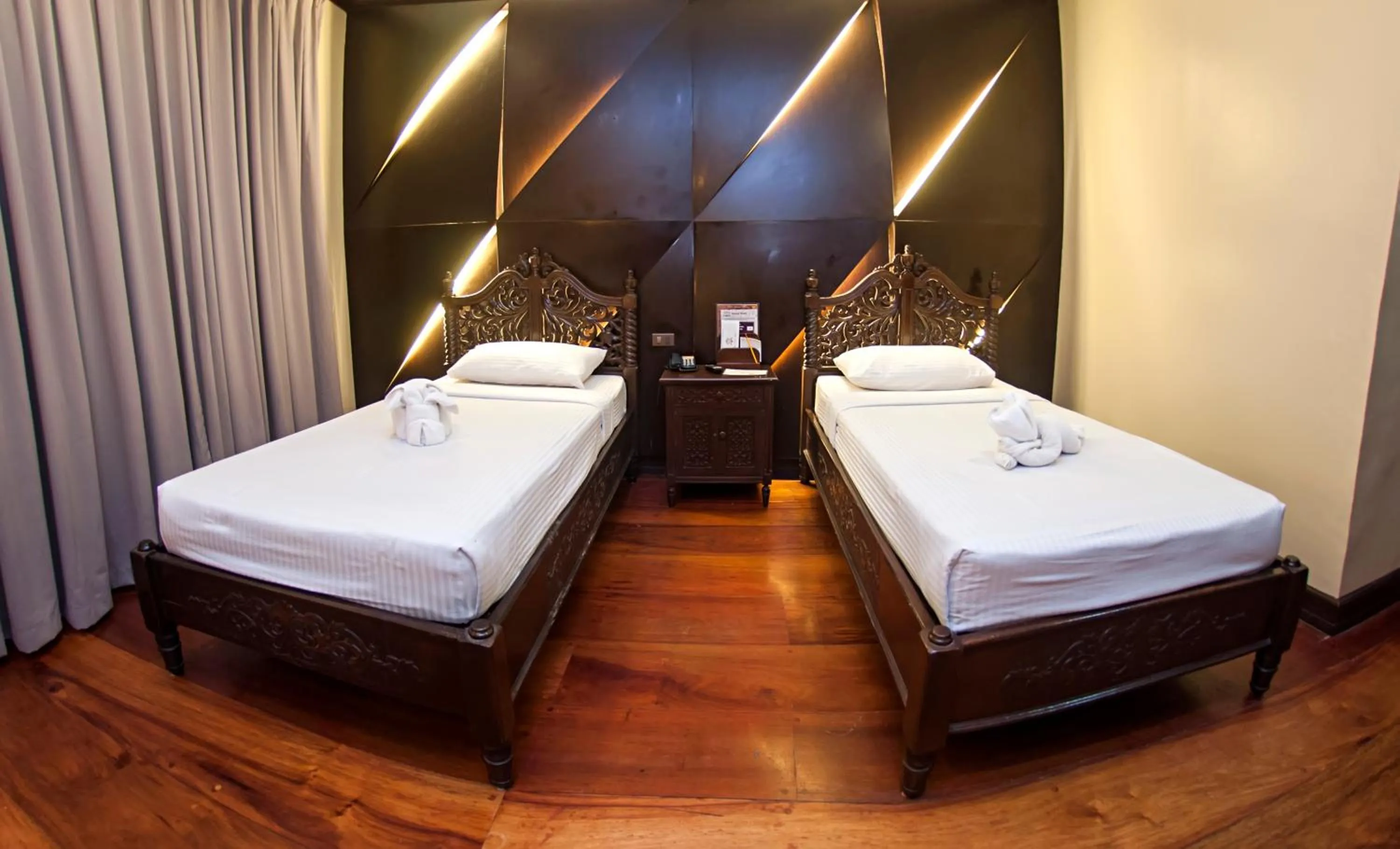 Bed in Vigan Plaza Hotel