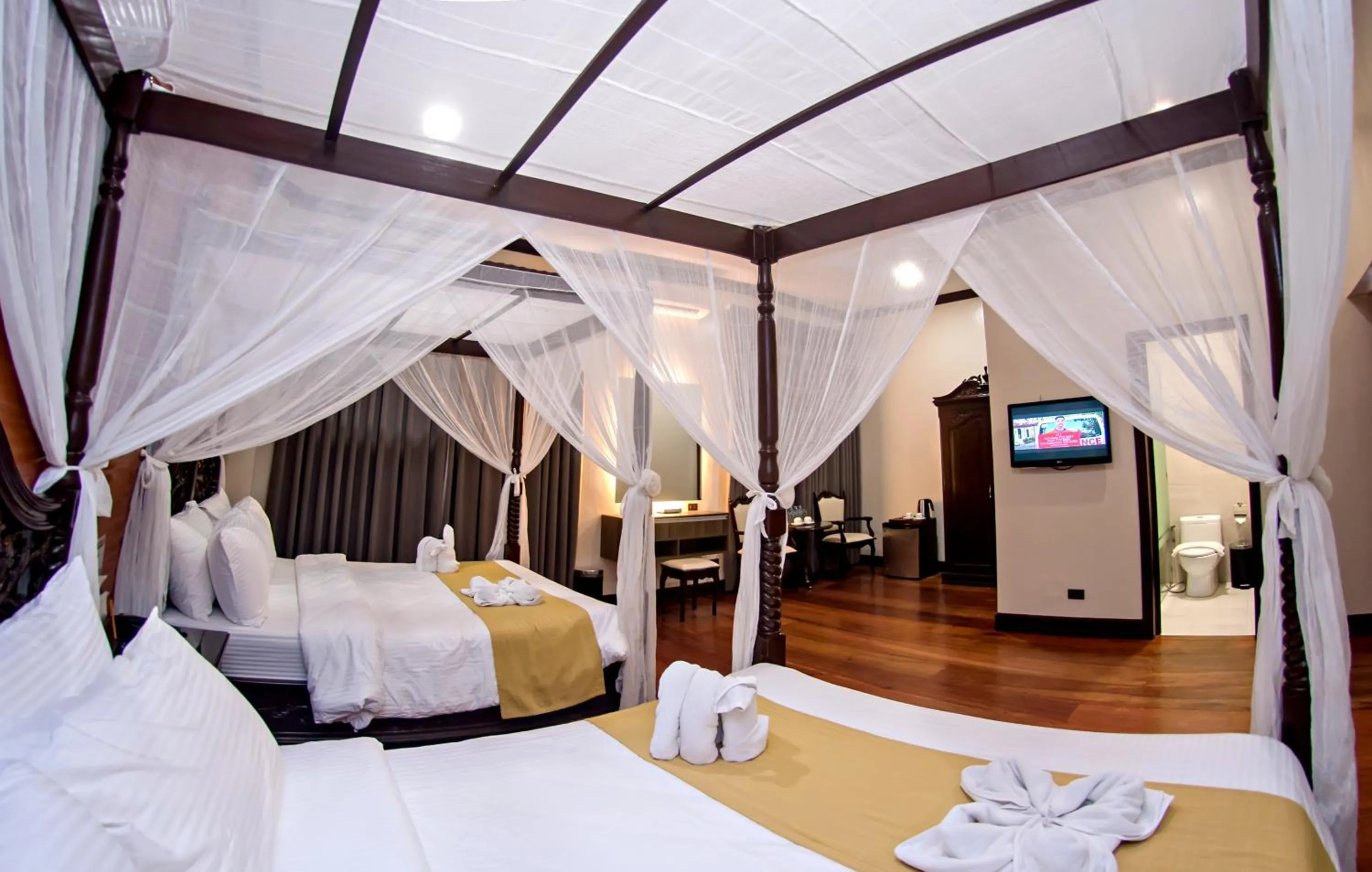 Bed in Vigan Plaza Hotel