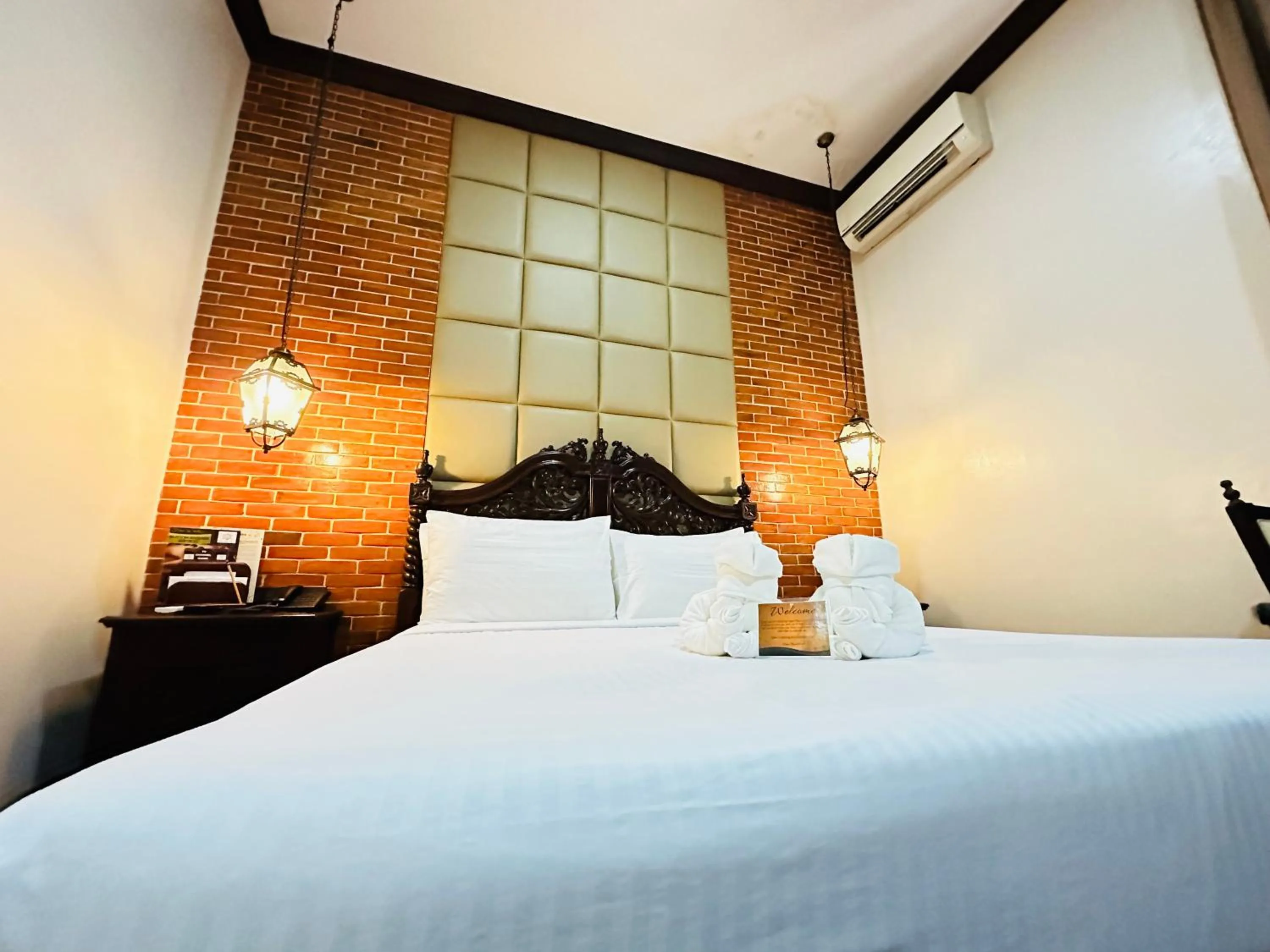 Bed in Vigan Plaza Hotel