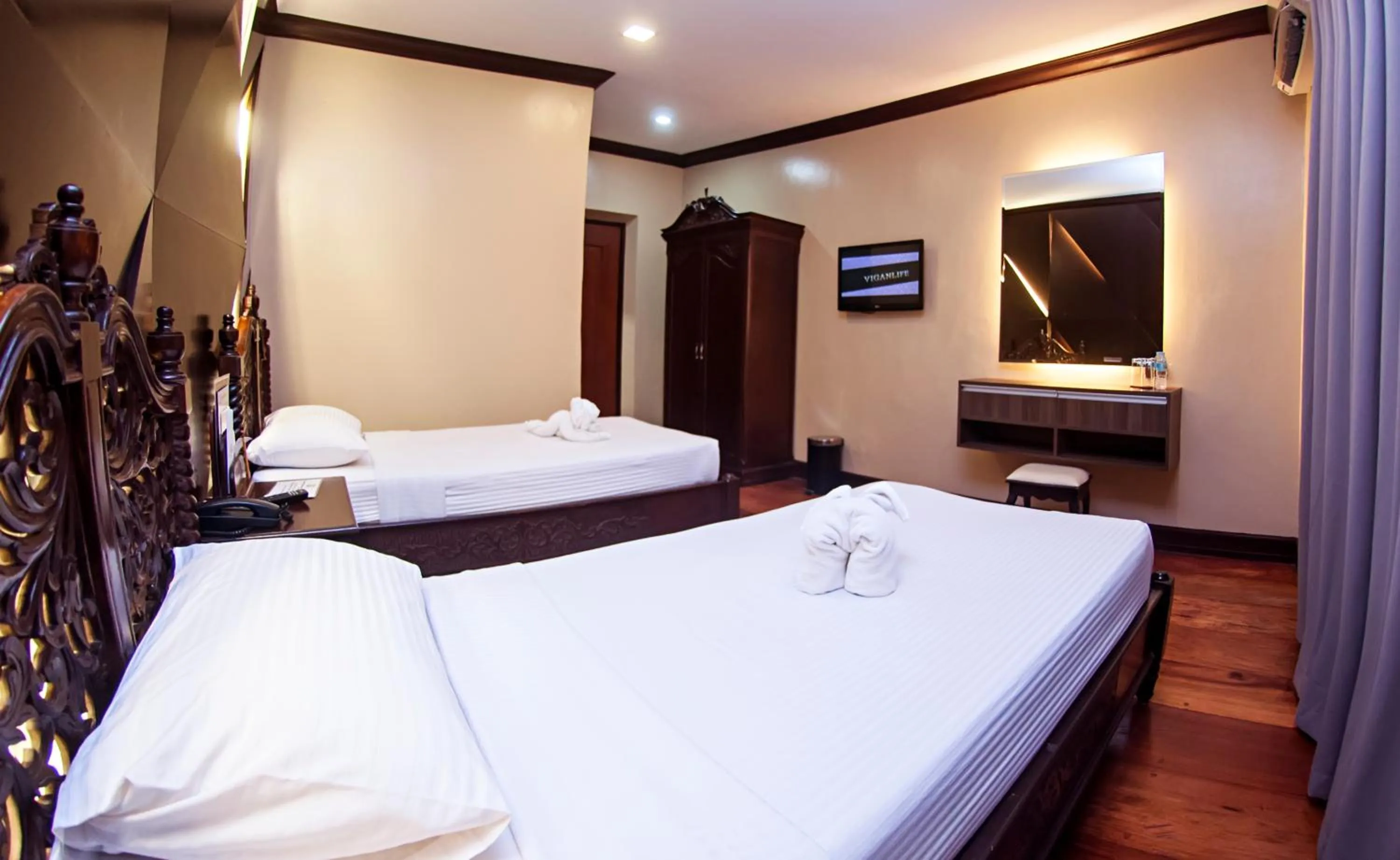 Bed in Vigan Plaza Hotel