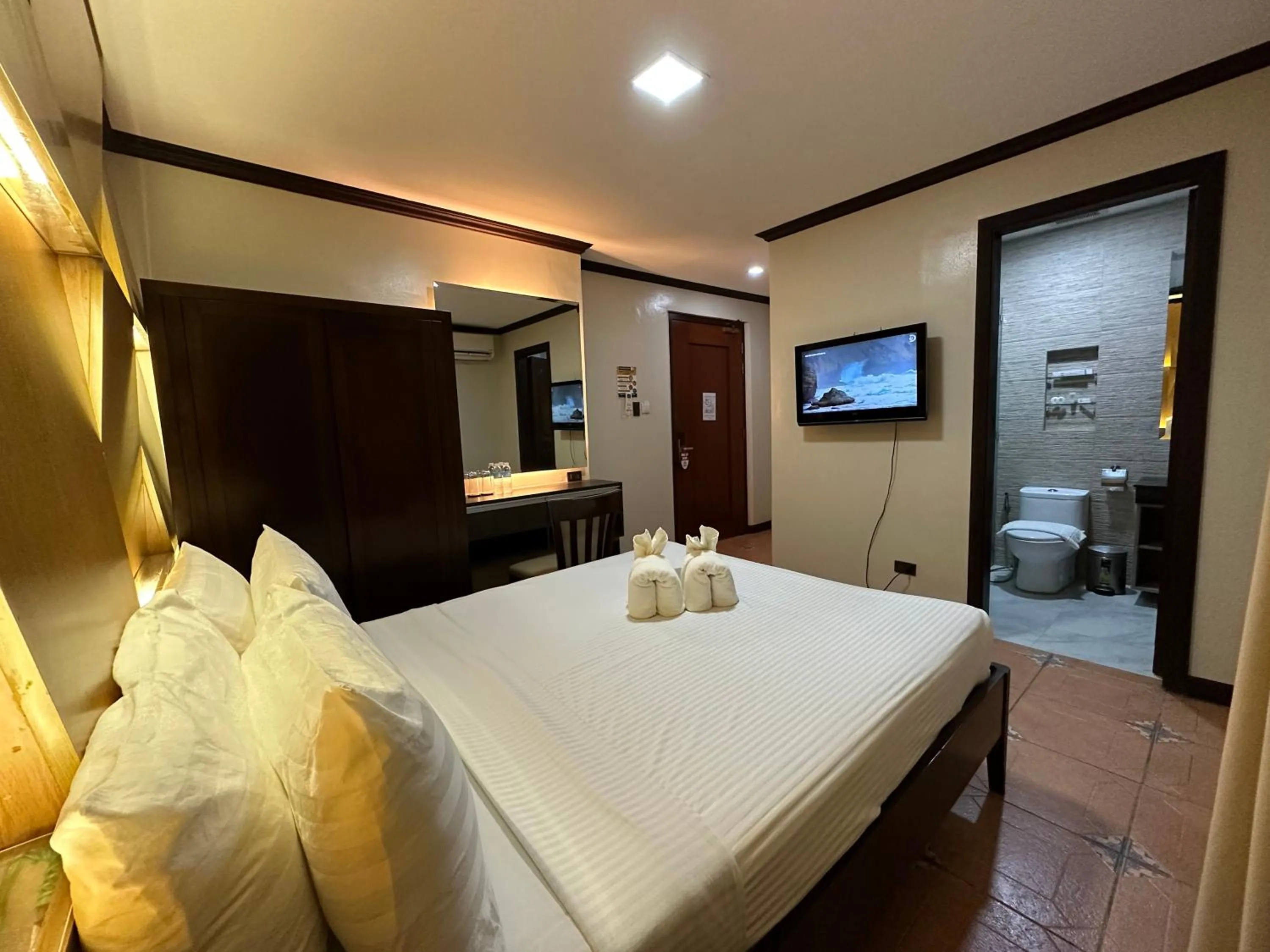 Bed in Vigan Plaza Hotel