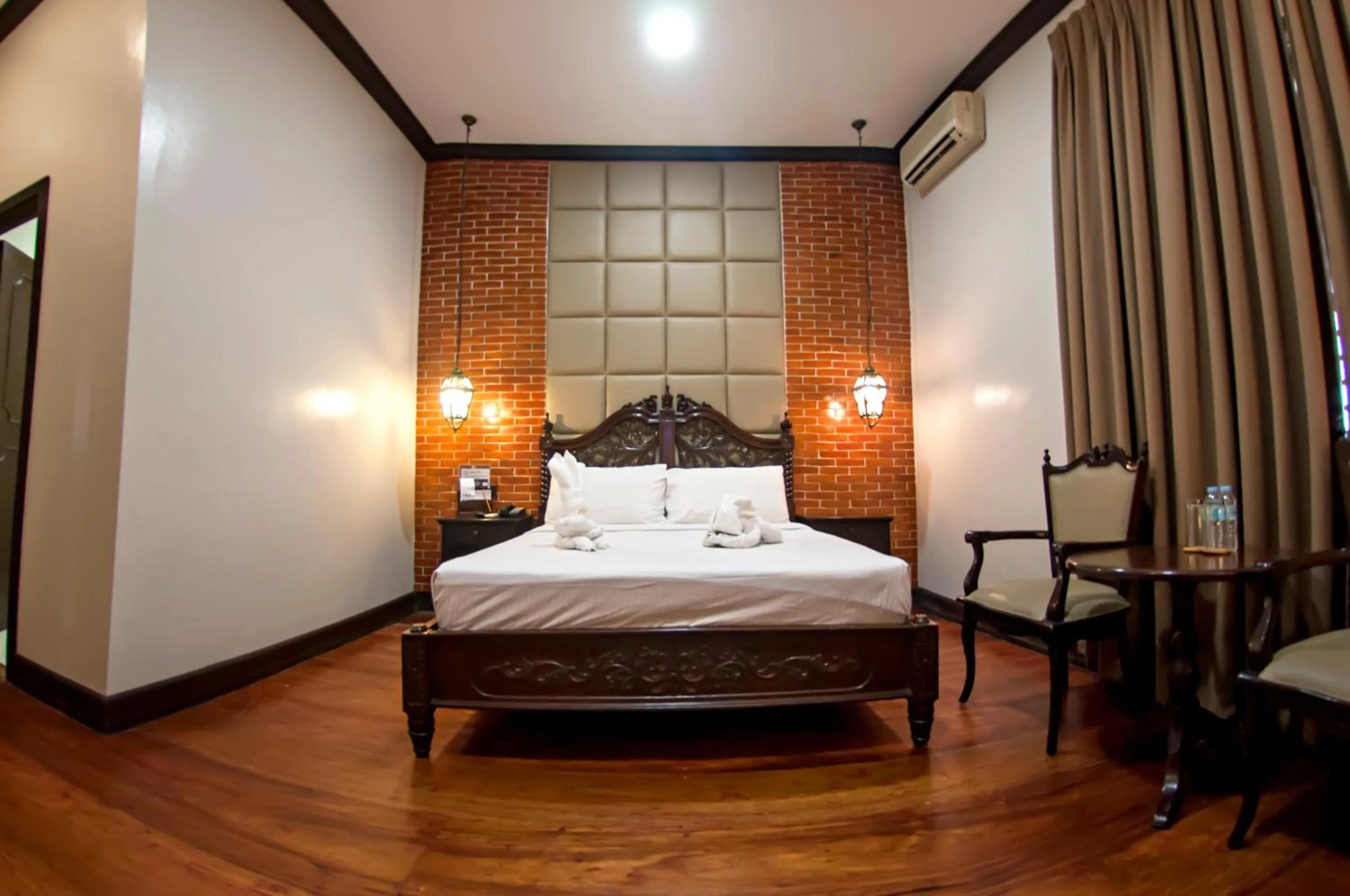 Bed in Vigan Plaza Hotel