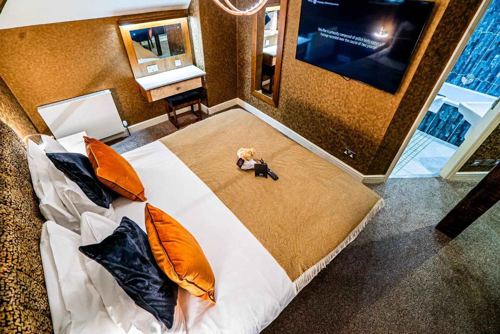 Deluxe King Room in The Cranleigh Boutique Deluxe King Room in The Cranleigh Boutique