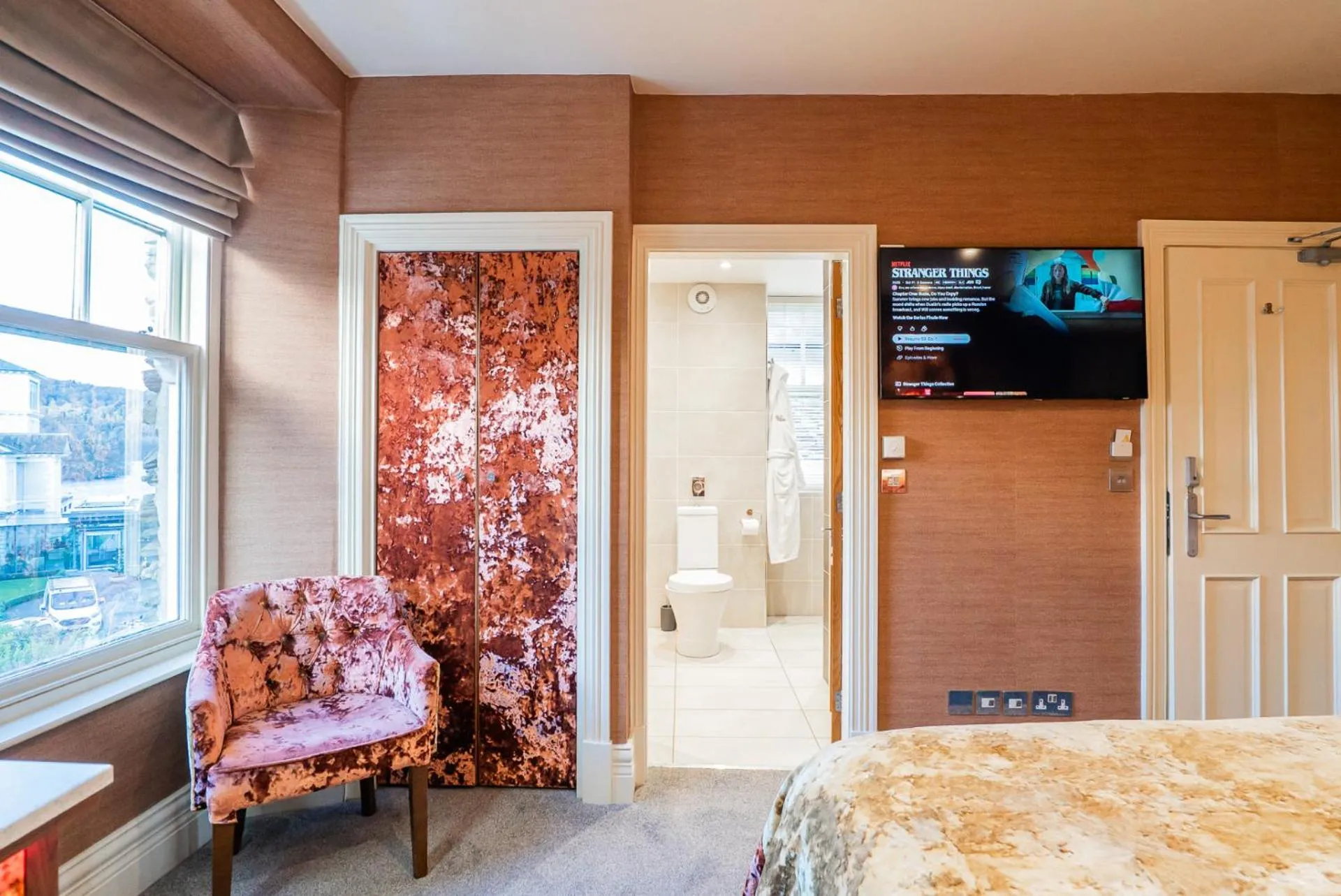 Toilet, Bed in The Cranleigh Boutique