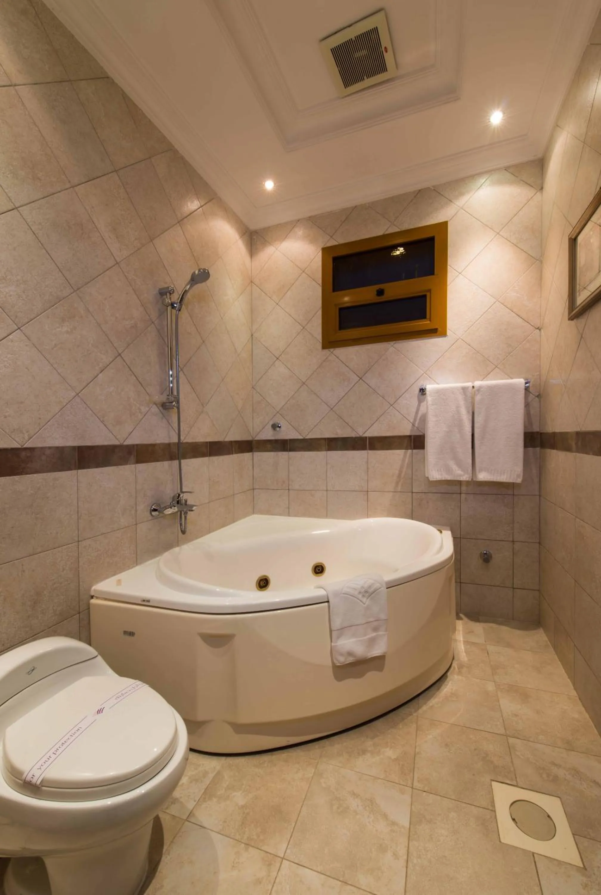 Shower in Boudl Al Nakheel