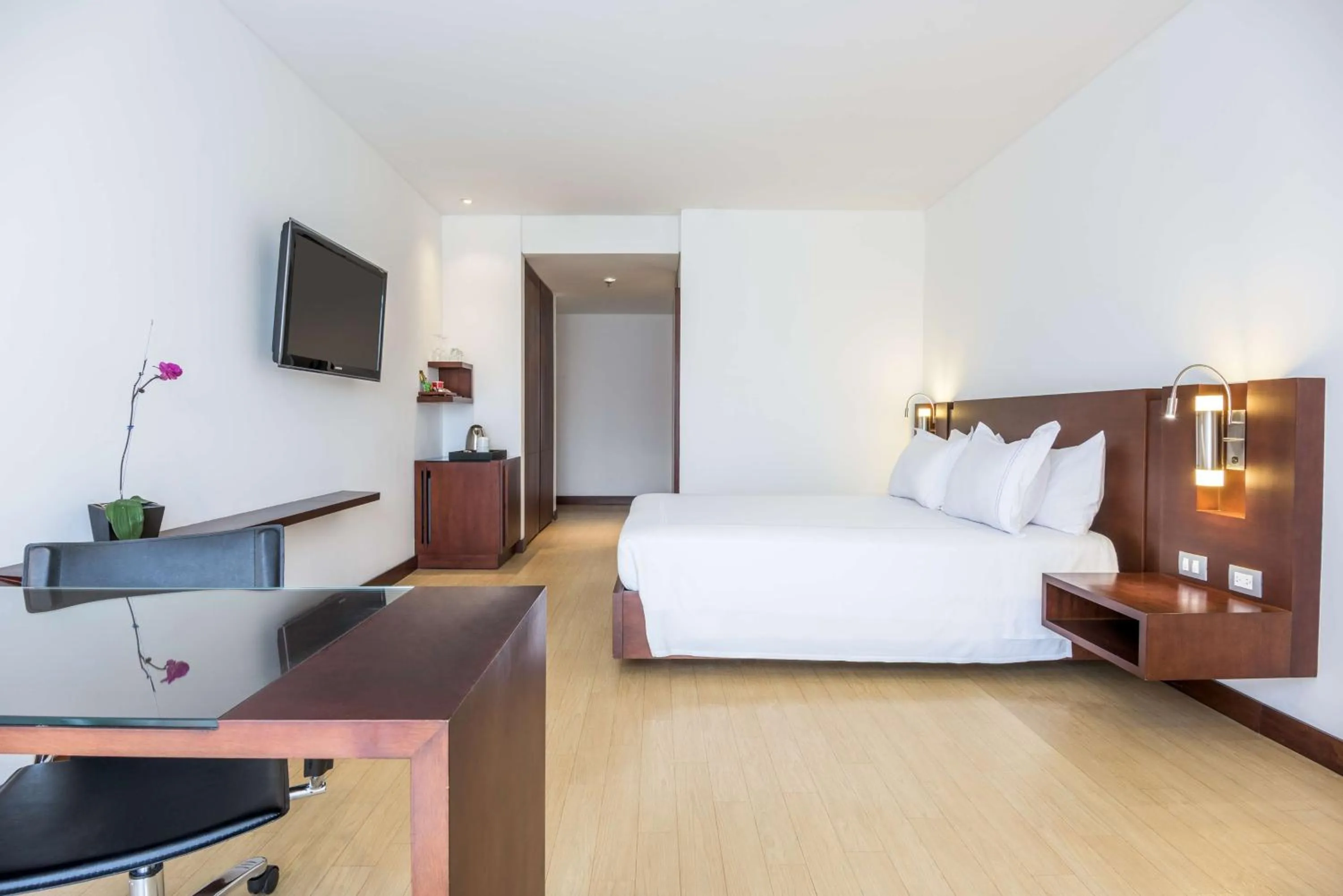 Bedroom, Bed in NH Bogota Urban 93 Royal