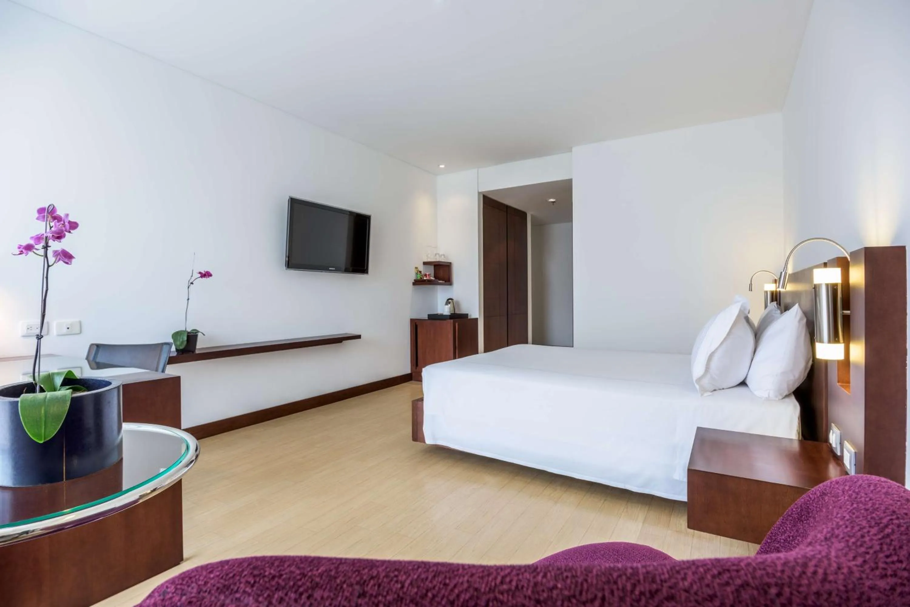 Bedroom, Bed in NH Bogota Urban 93 Royal