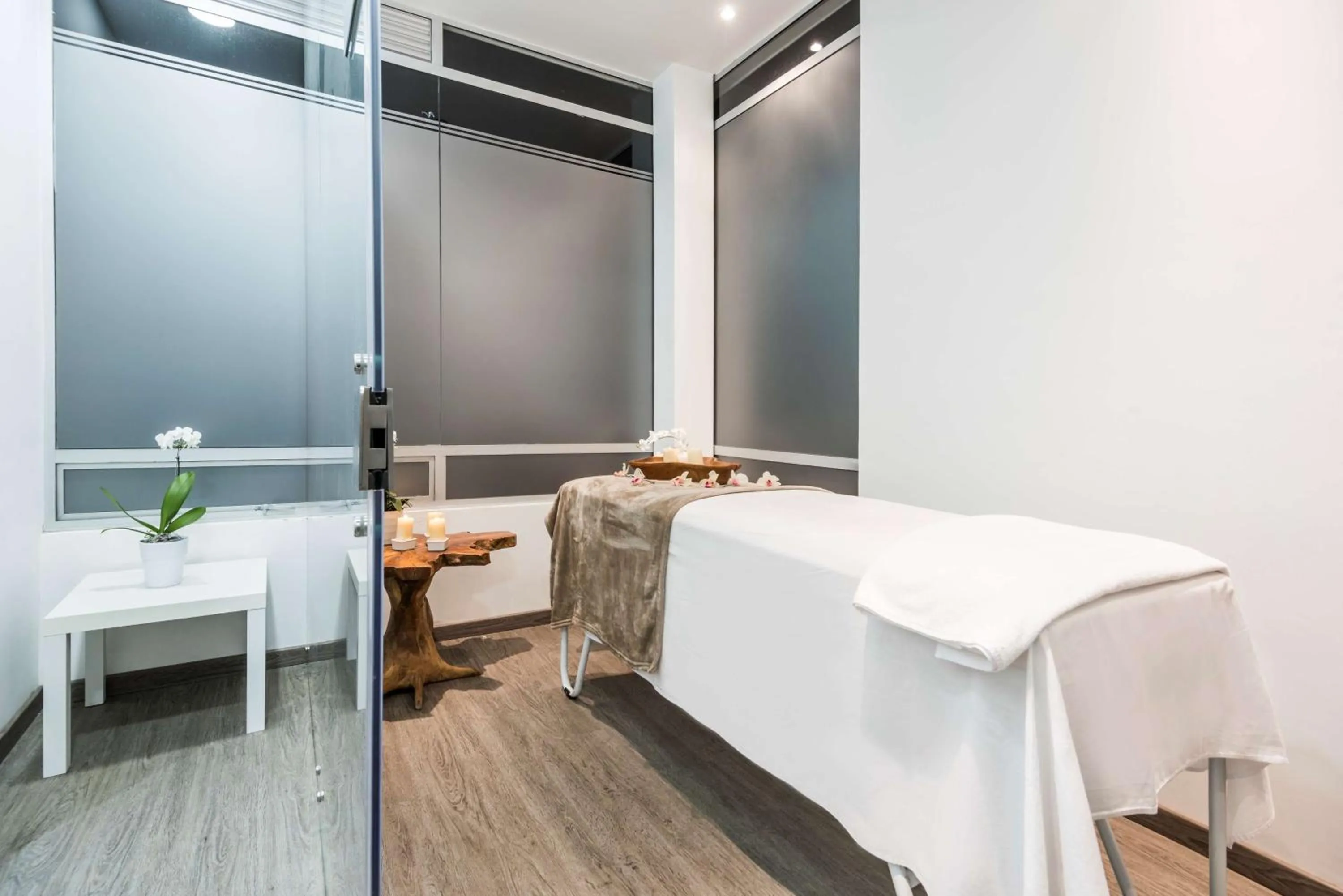 Spa and wellness centre/facilities, Bed in NH Bogota Urban 93 Royal