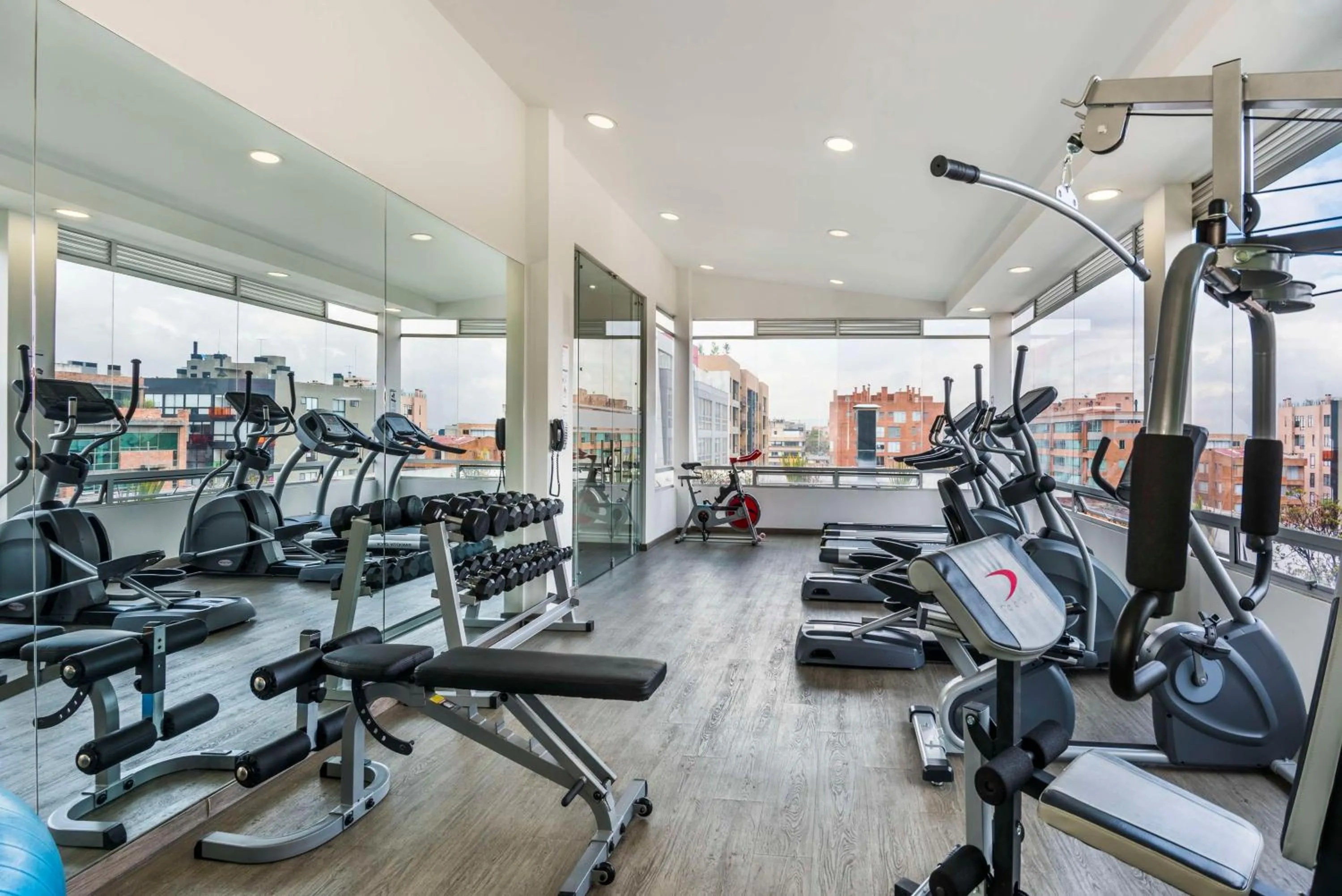 Fitness centre/facilities in NH Bogota Urban 93 Royal