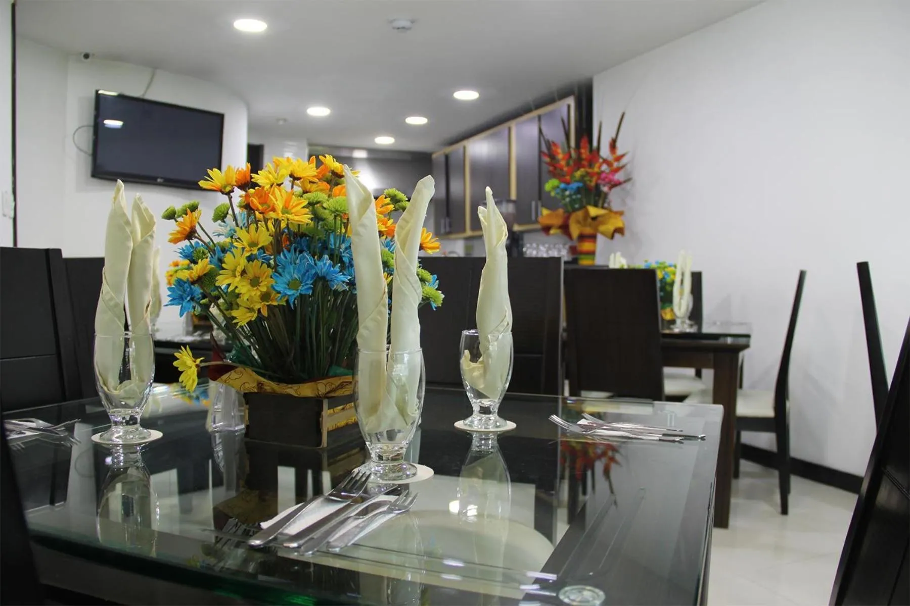 Restaurant/places to eat in Hotel Santafe Real