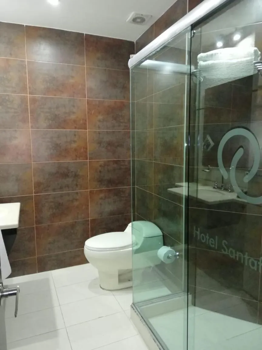 Shower in Hotel Santafe Real