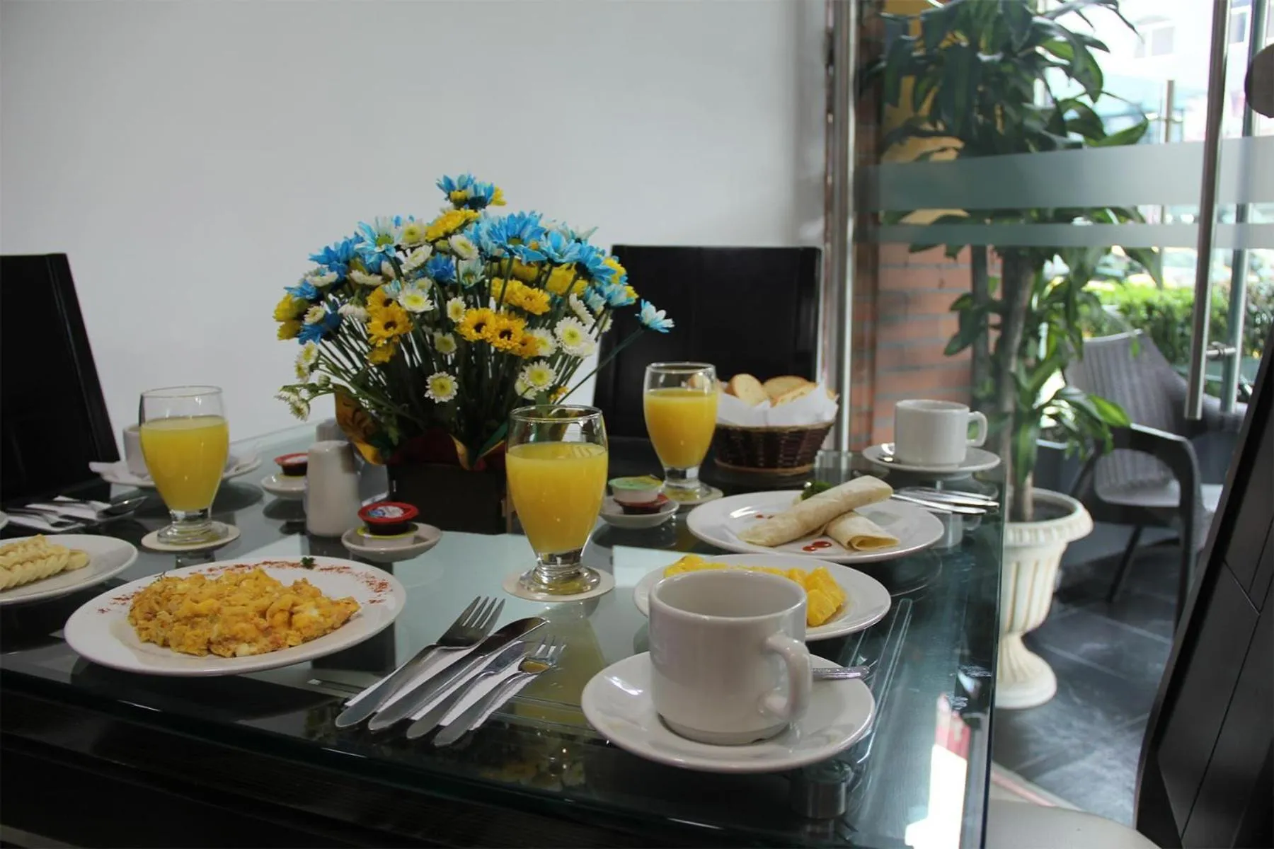 American breakfast in Hotel Santafe Real