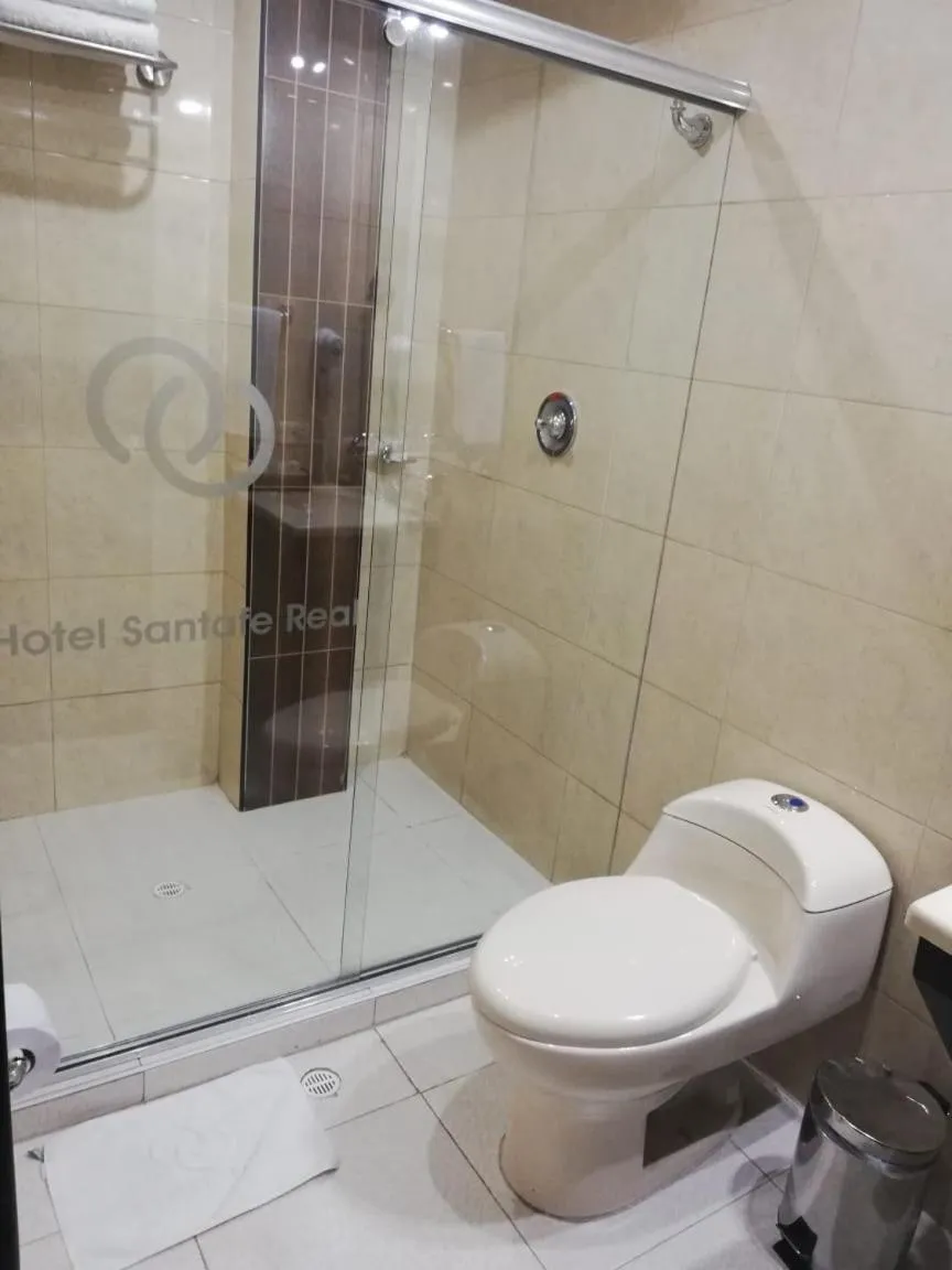 Bathroom in Hotel Santafe Real