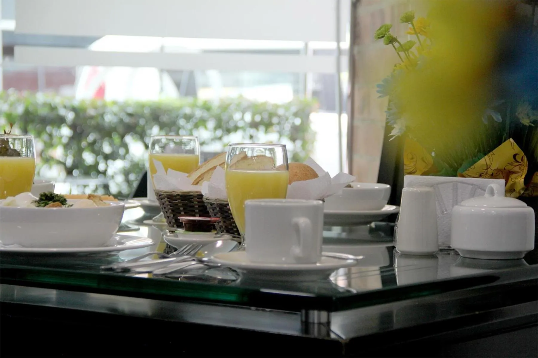 Restaurant/places to eat in Hotel Santafe Real