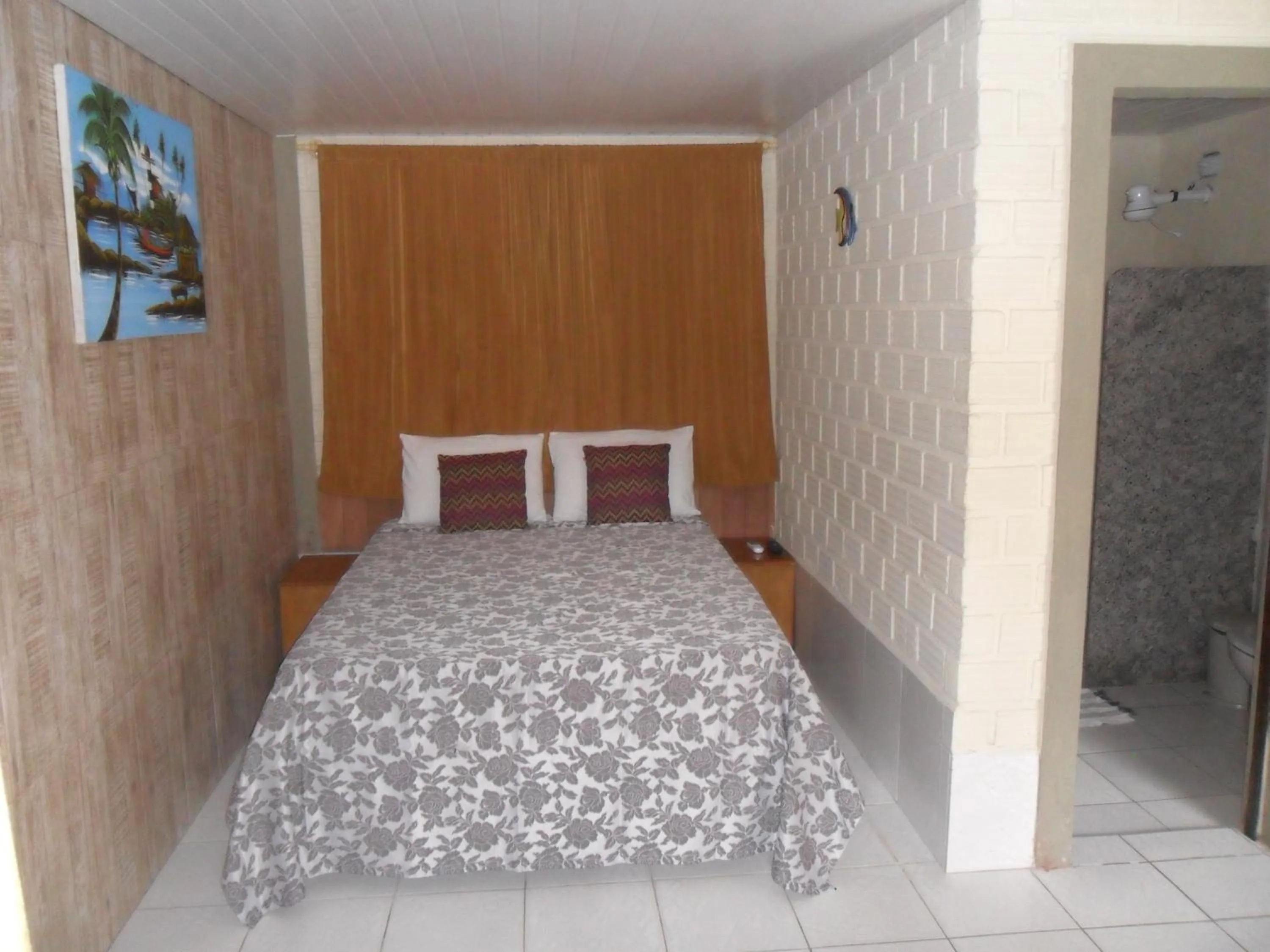 Quadruple Room with Bathroom in Pousada Recanto da Preguiça