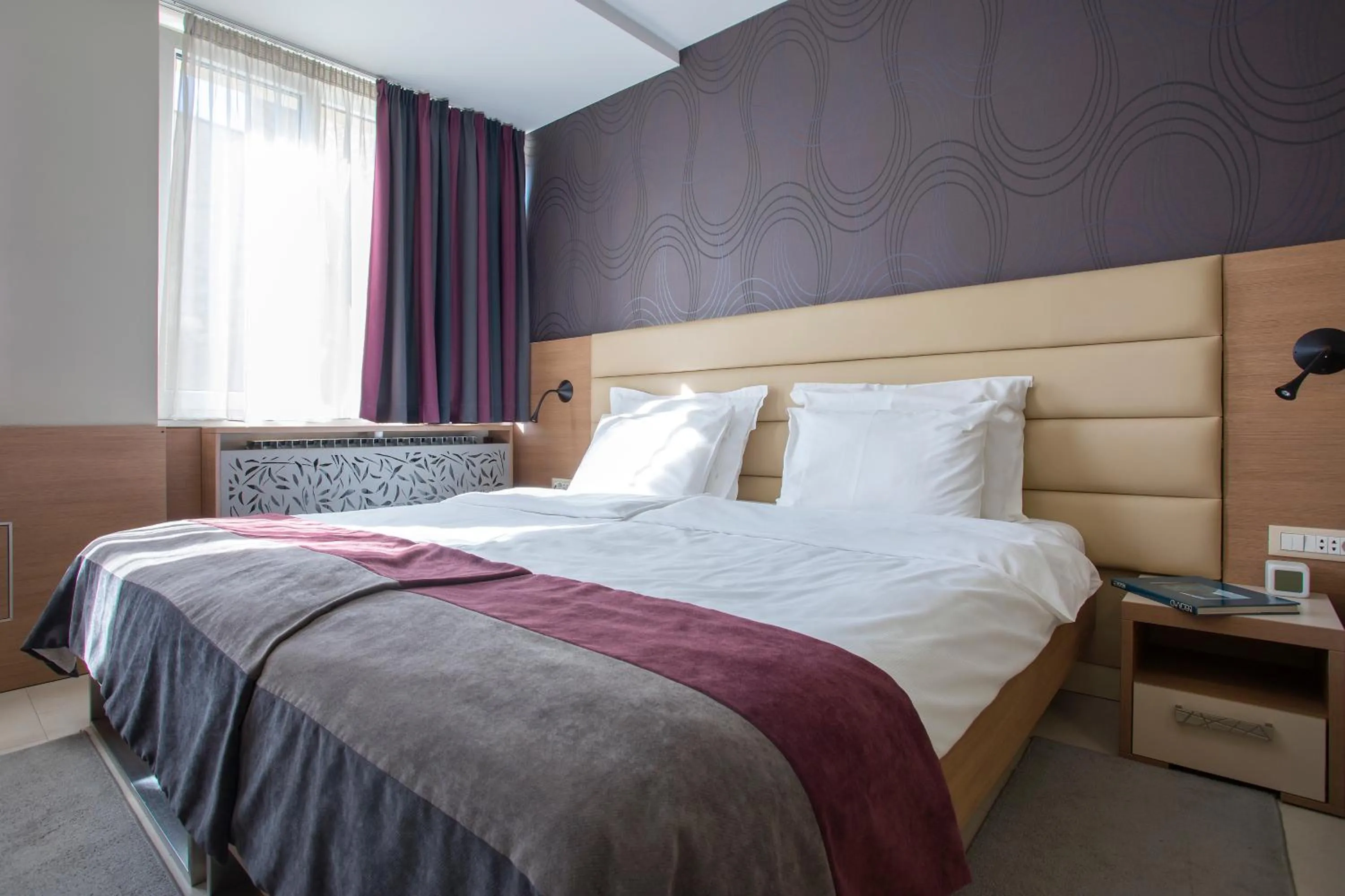 Bed in Hotel Srbija Garden-FREE PARKING