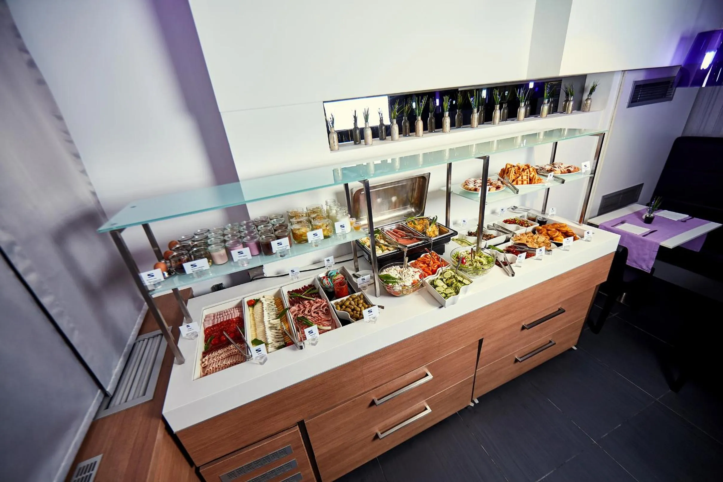 Food and drinks in Hotel Srbija Garden-FREE PARKING