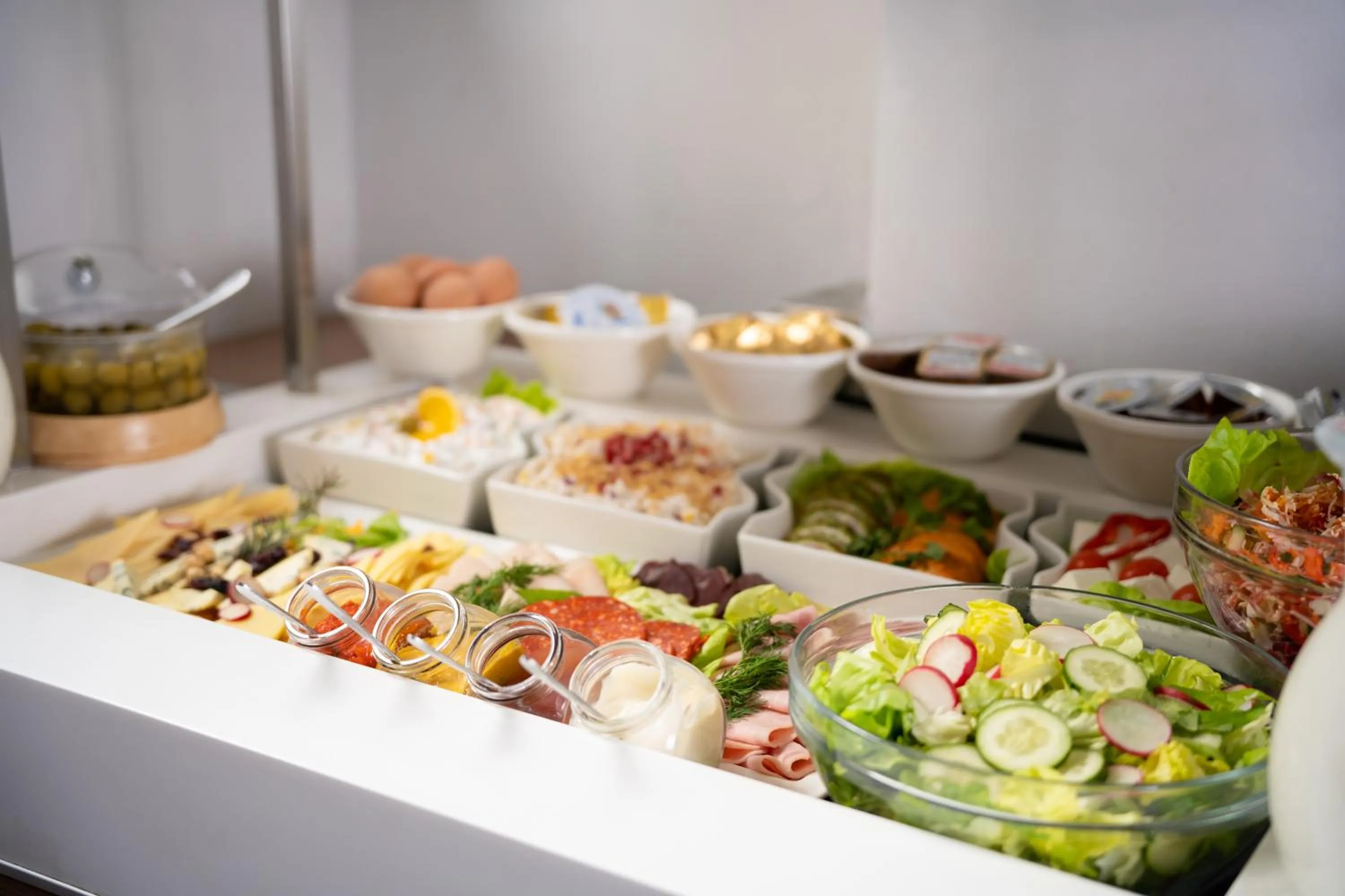 Restaurant/places to eat in Hotel Srbija Garden-FREE PARKING