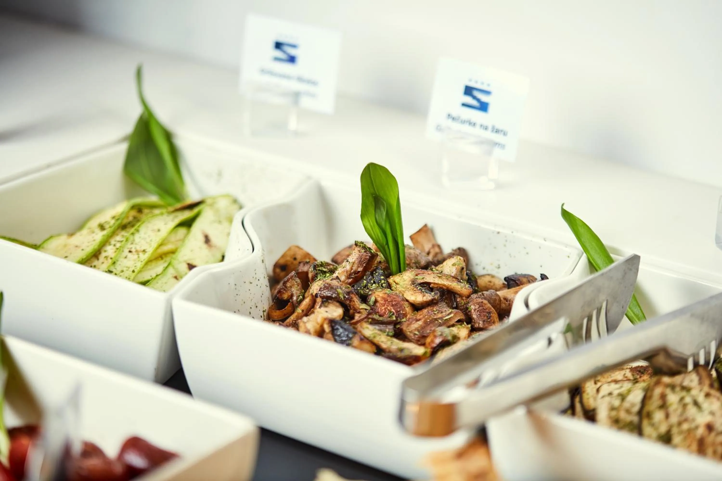 Food and drinks in Hotel Srbija Garden-FREE PARKING