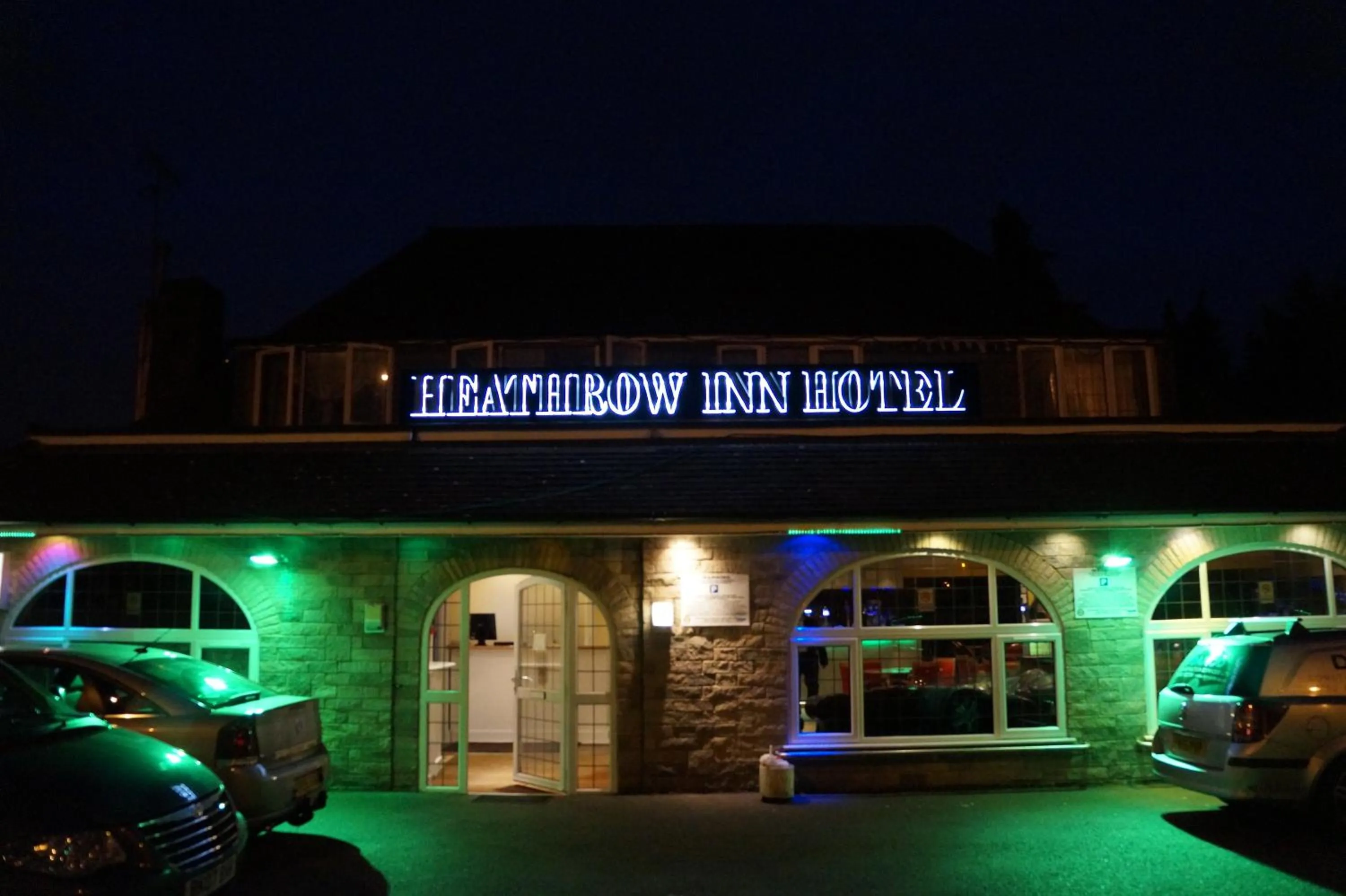 Property building in Heathrow Inn Hotel