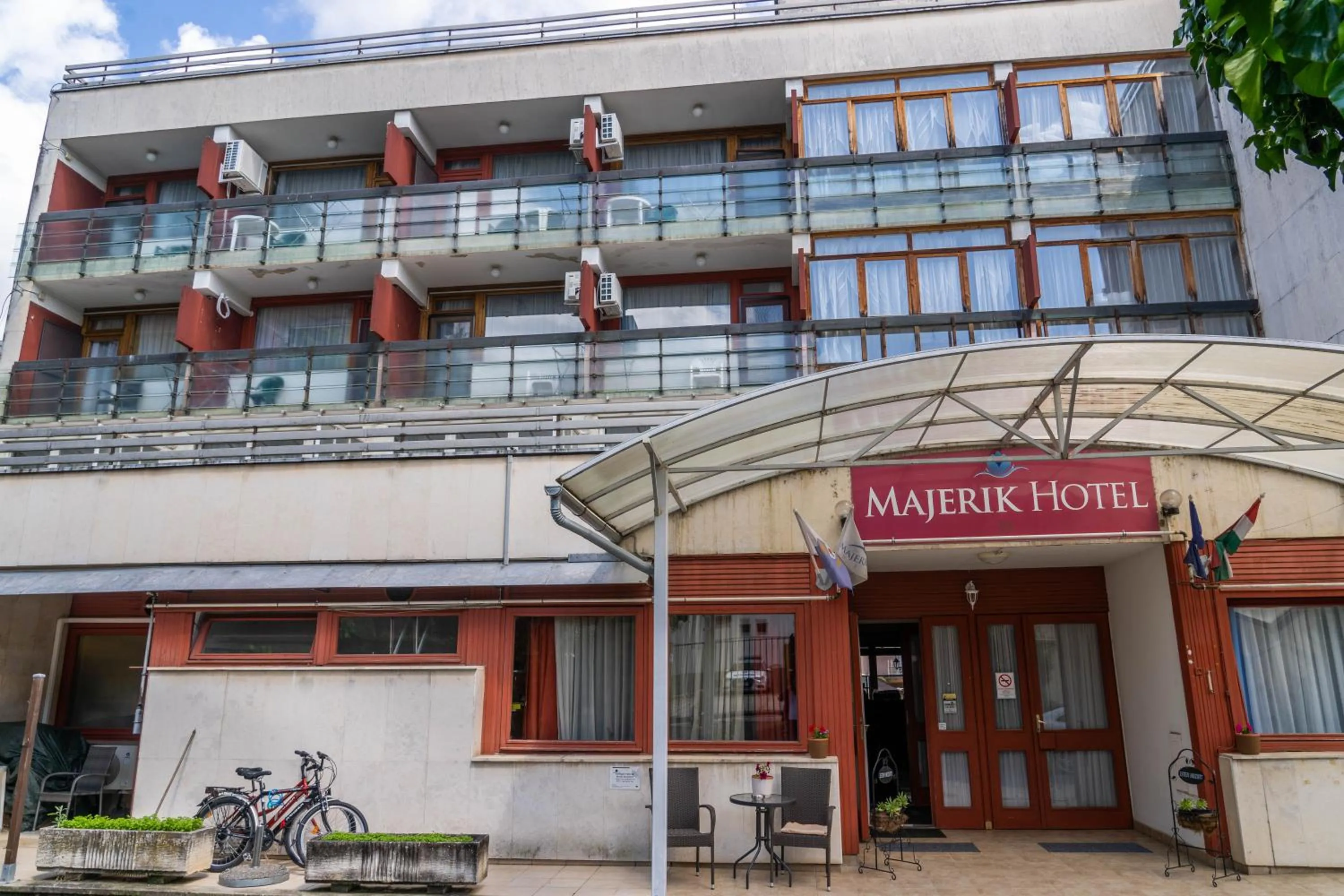 Property building in Majerik Hotel