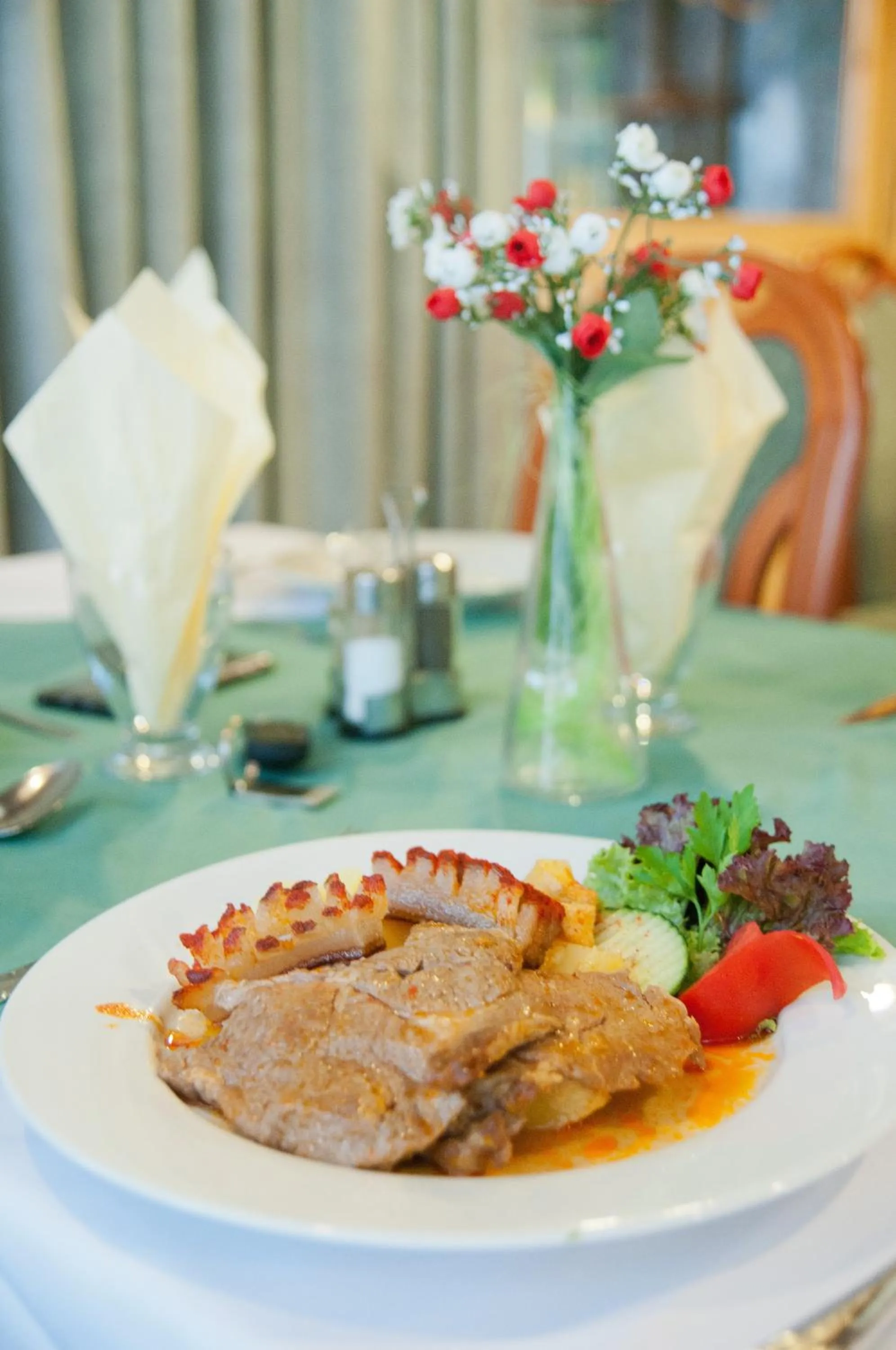 Restaurant/places to eat in Majerik Hotel