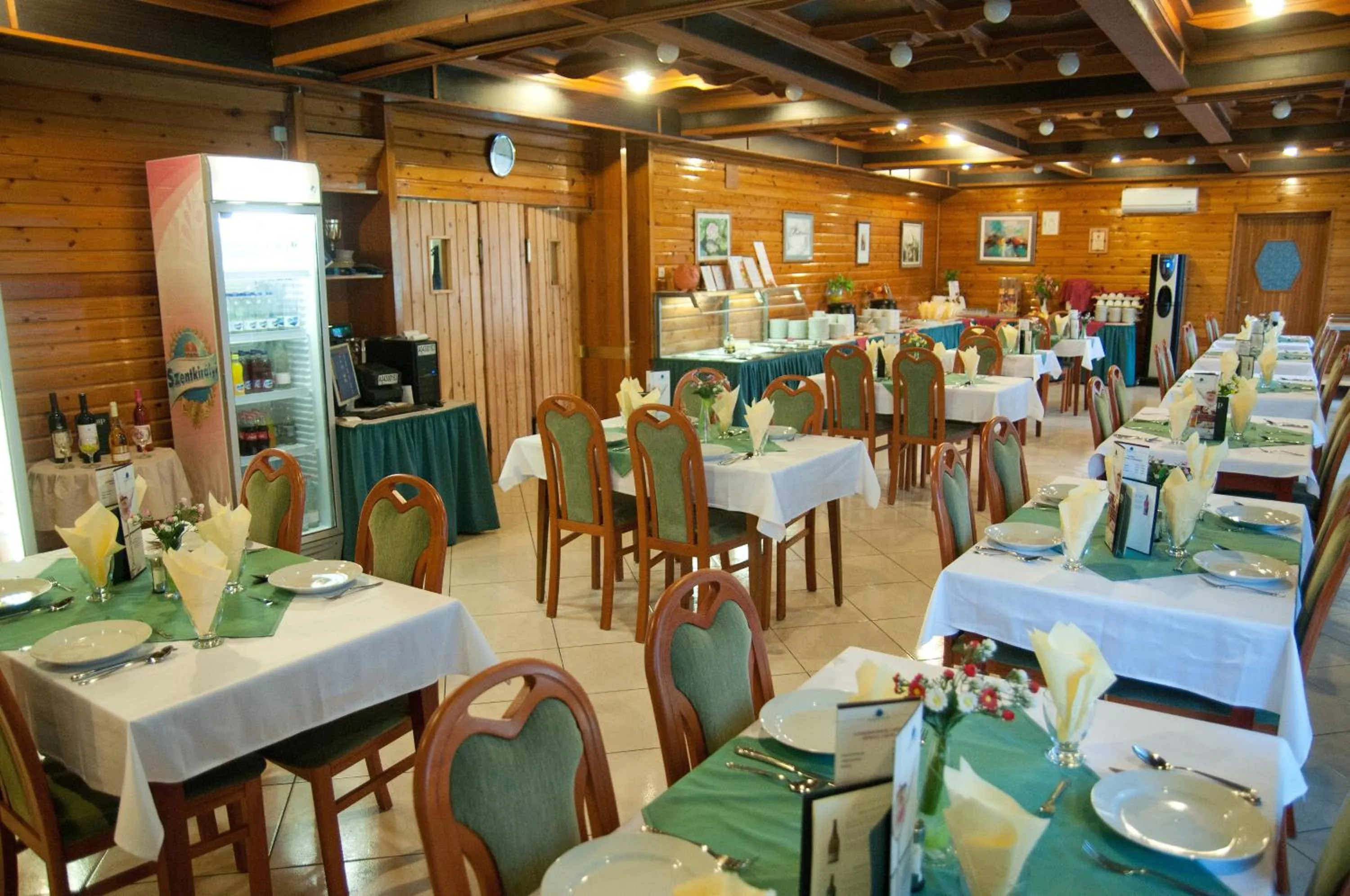 Restaurant/places to eat in Majerik Hotel