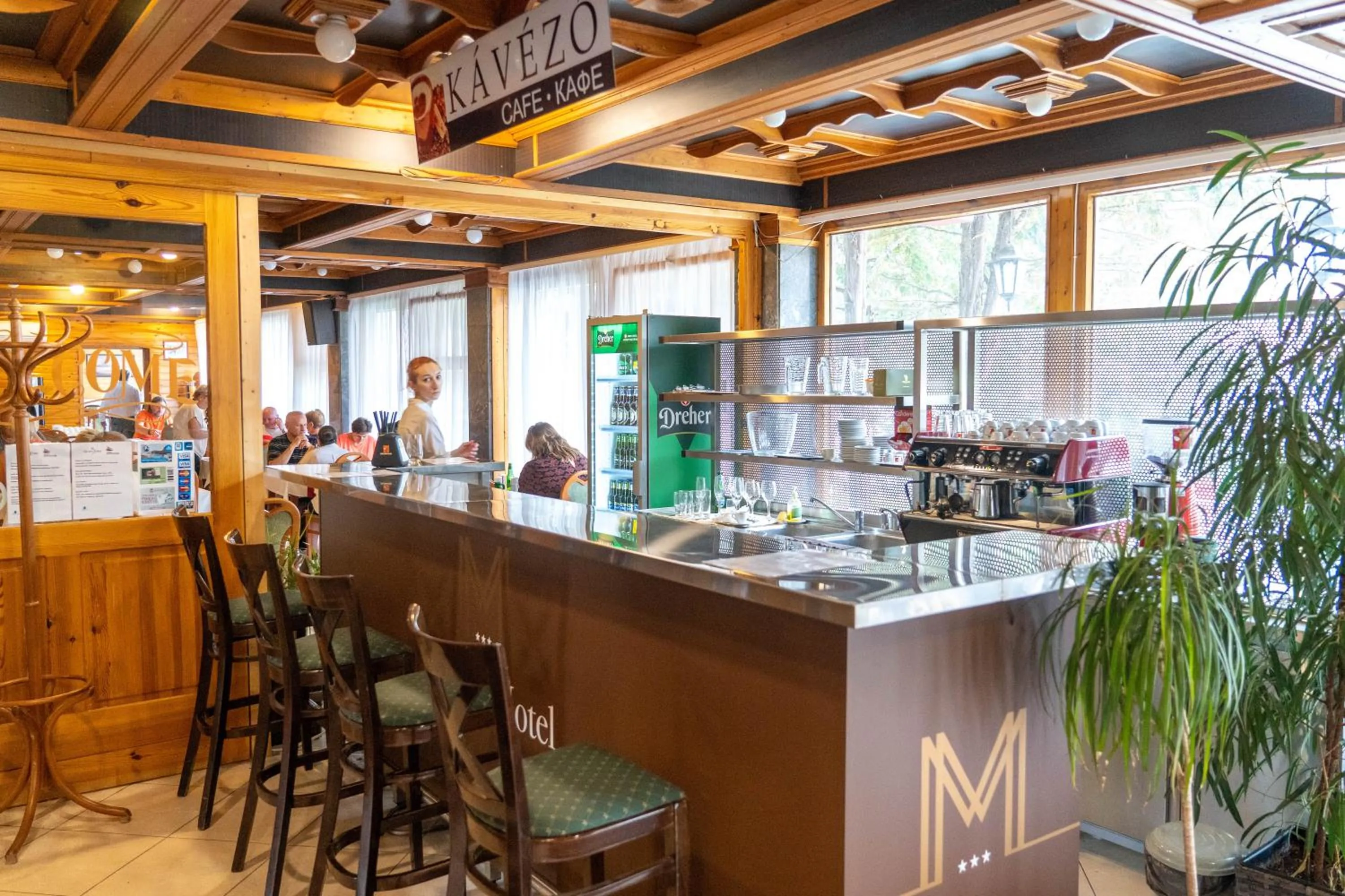 Restaurant/places to eat in Majerik Hotel