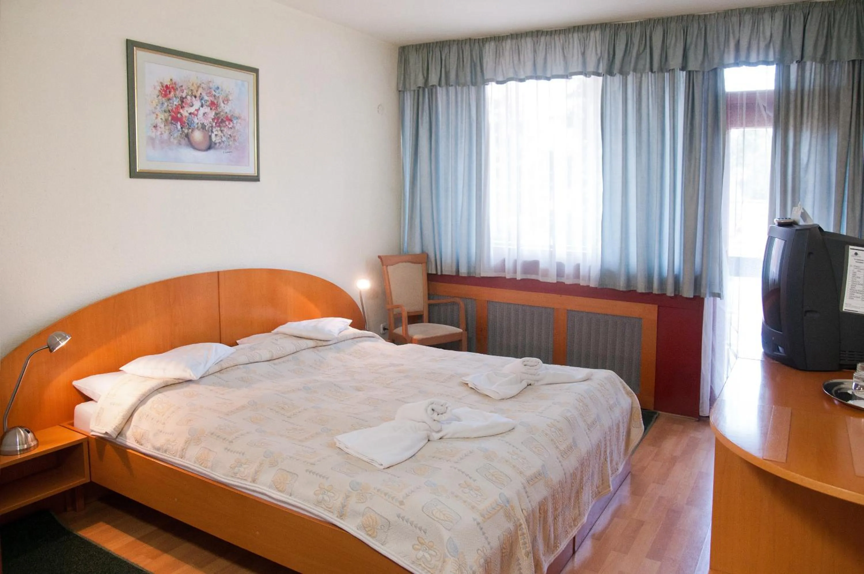 Photo of the whole room, Bed in Majerik Hotel