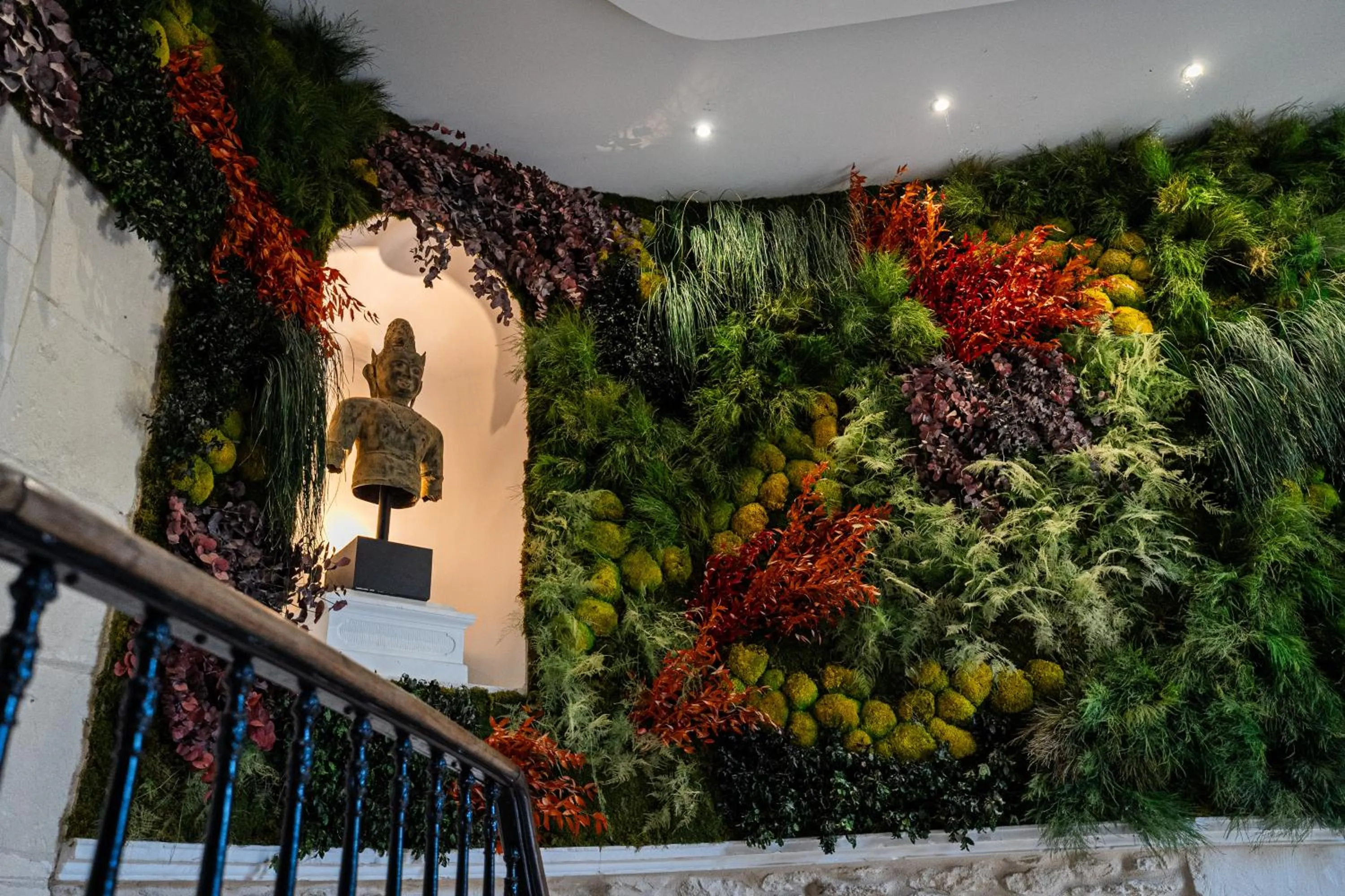 Property building in Hôtel Le Saint Remy & Spa