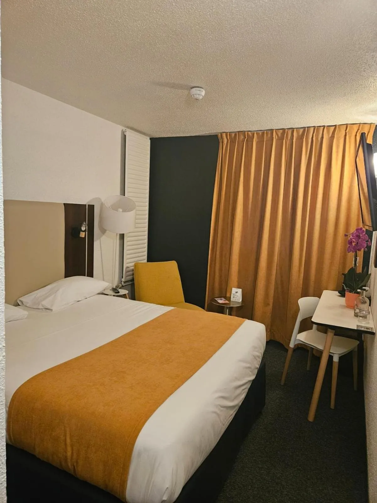 Bed in The Originals City, Hotel Ariane, Toulouse Sud Labège