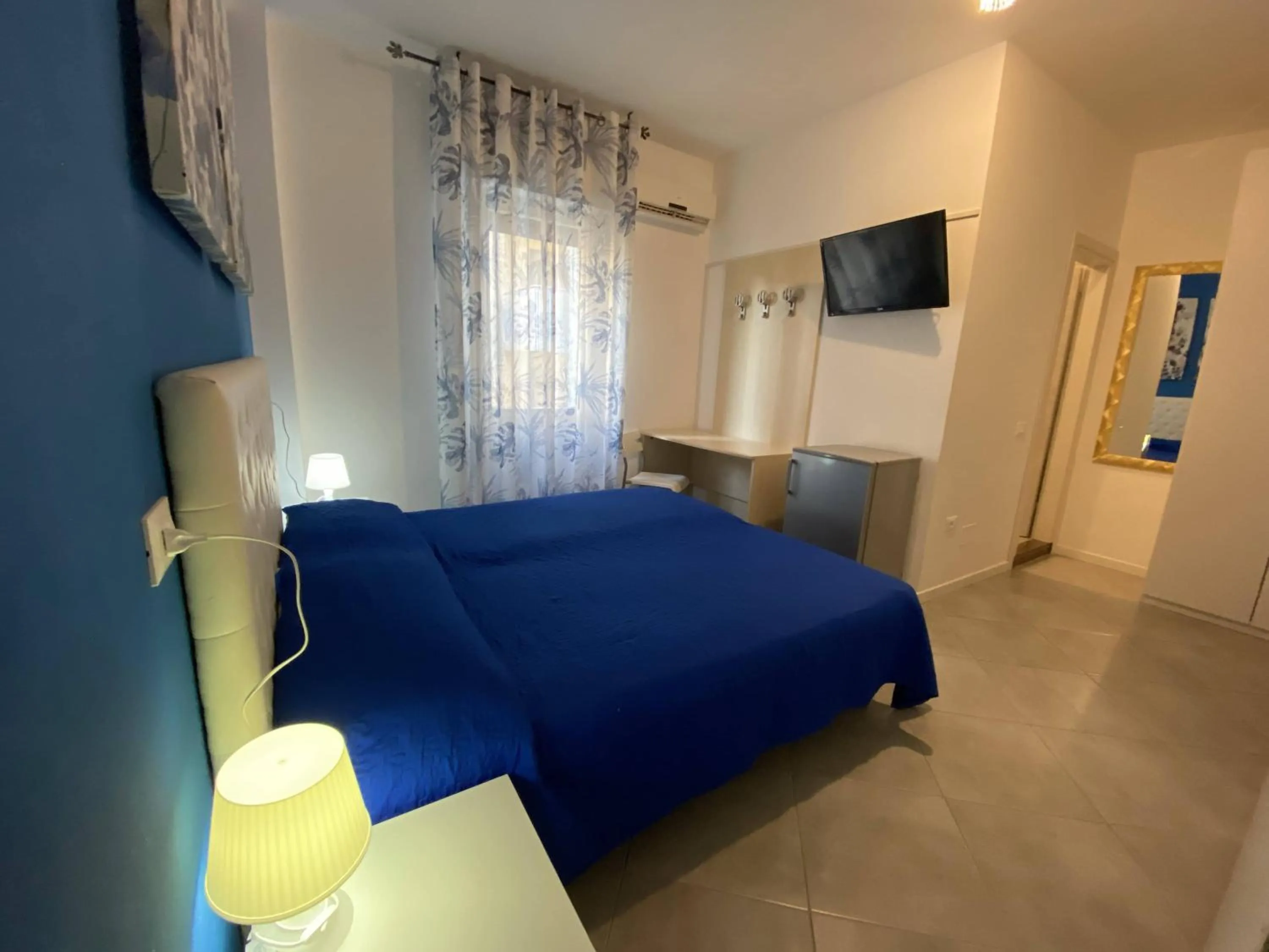 Photo of the whole room, Bed in Hotel Villa Del Mar