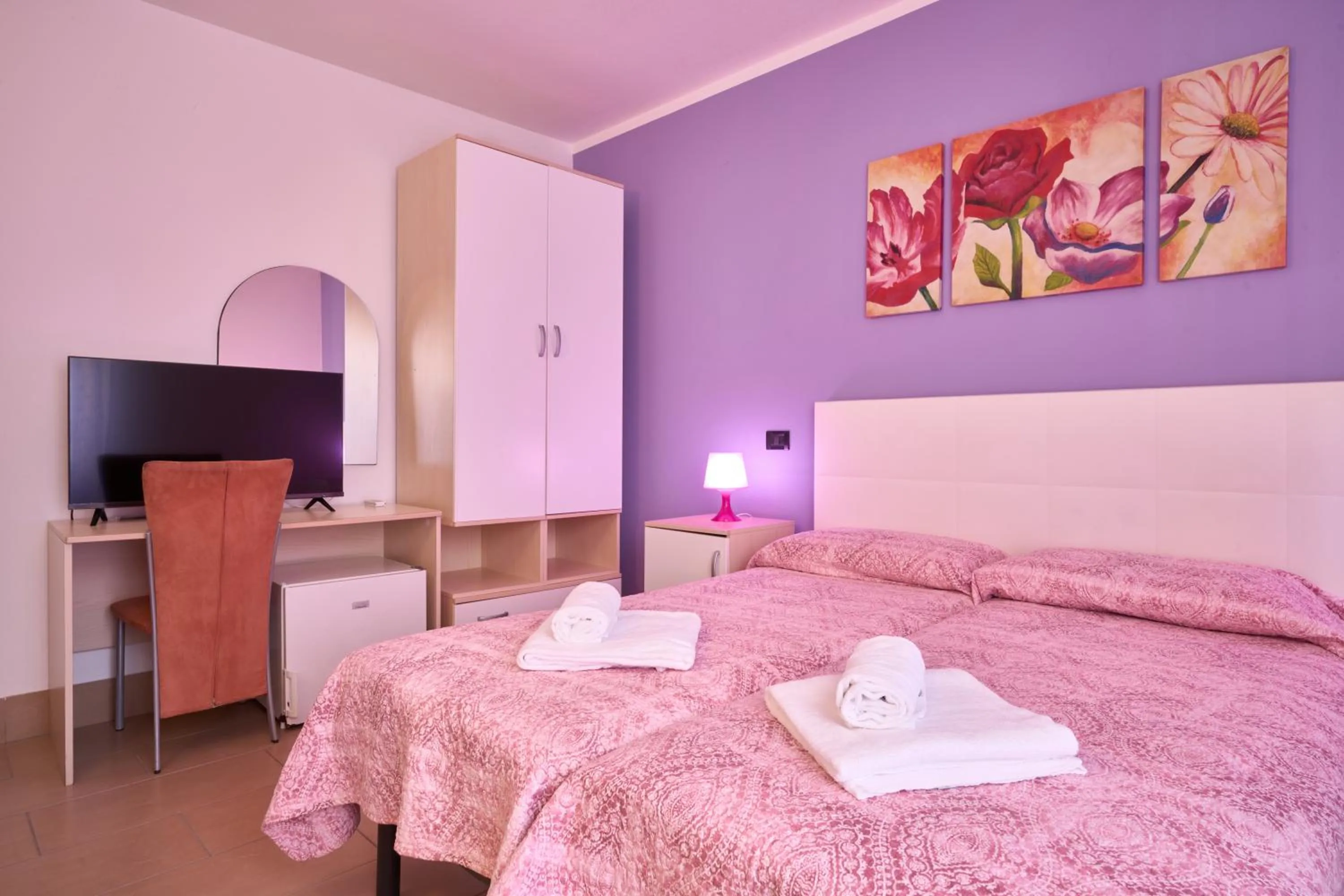 Photo of the whole room, Bed in Hotel Villa Del Mar