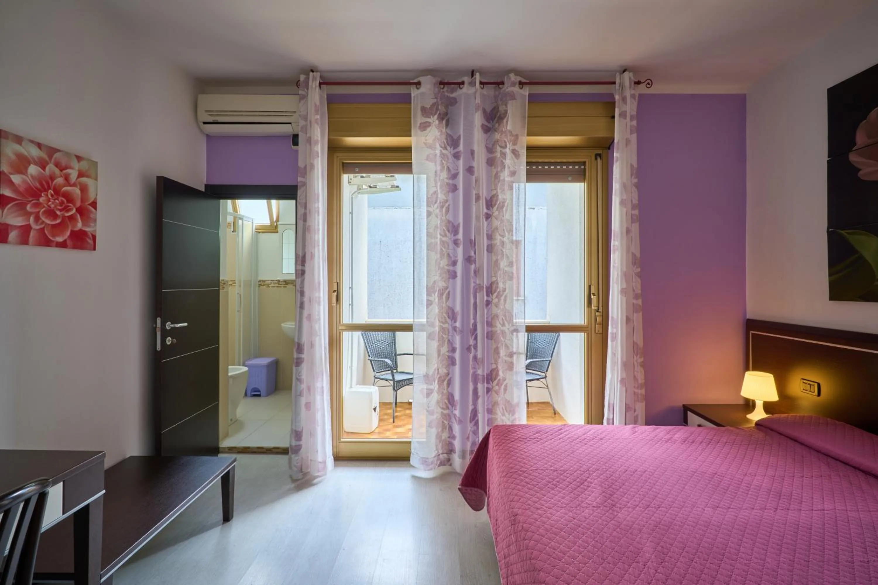 Photo of the whole room, Bed in Hotel Villa Del Mar