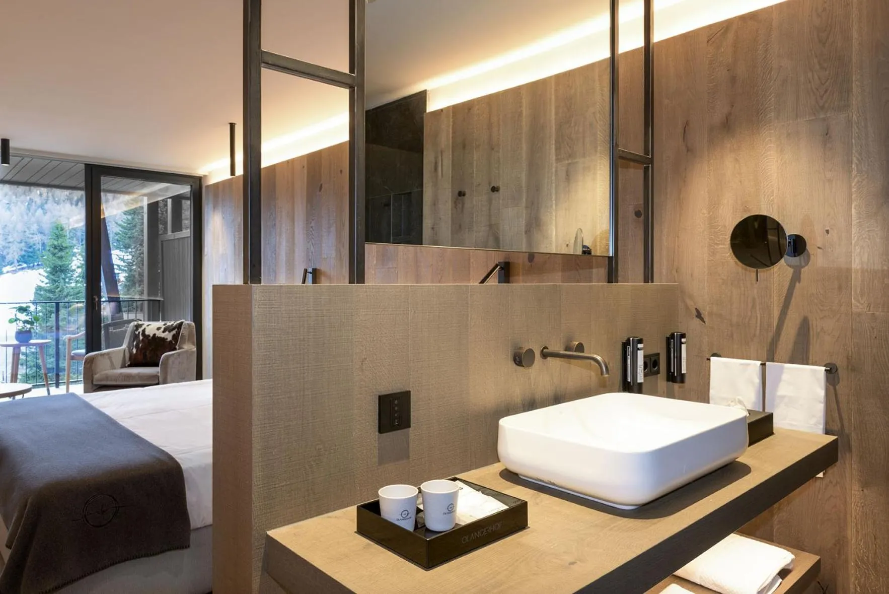 Bathroom, Bed in Hotel Olangerhof